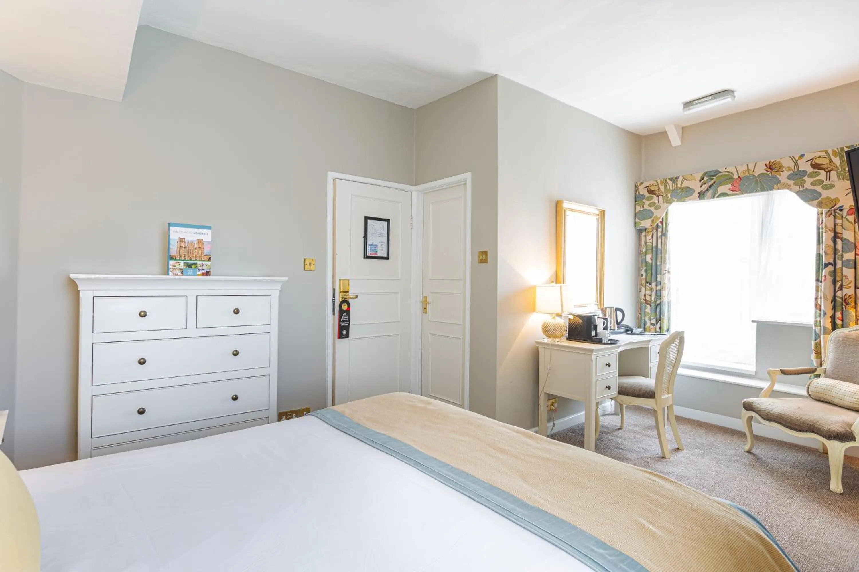 Bed in The Swan Hotel, Wells, Somerset - The Coaching Inn Group