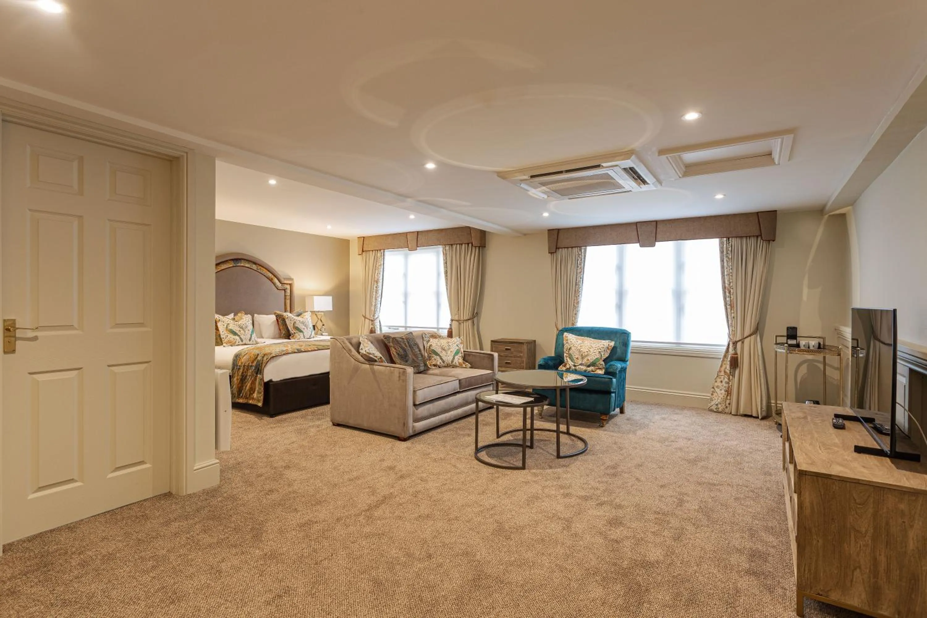 Bed in The Swan Hotel, Wells, Somerset - The Coaching Inn Group