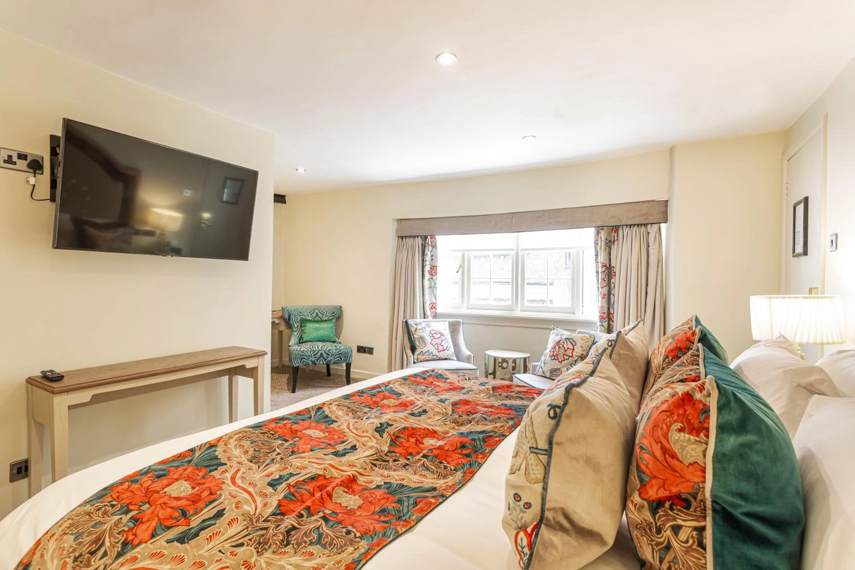 Bed in The Swan Hotel, Wells, Somerset - The Coaching Inn Group