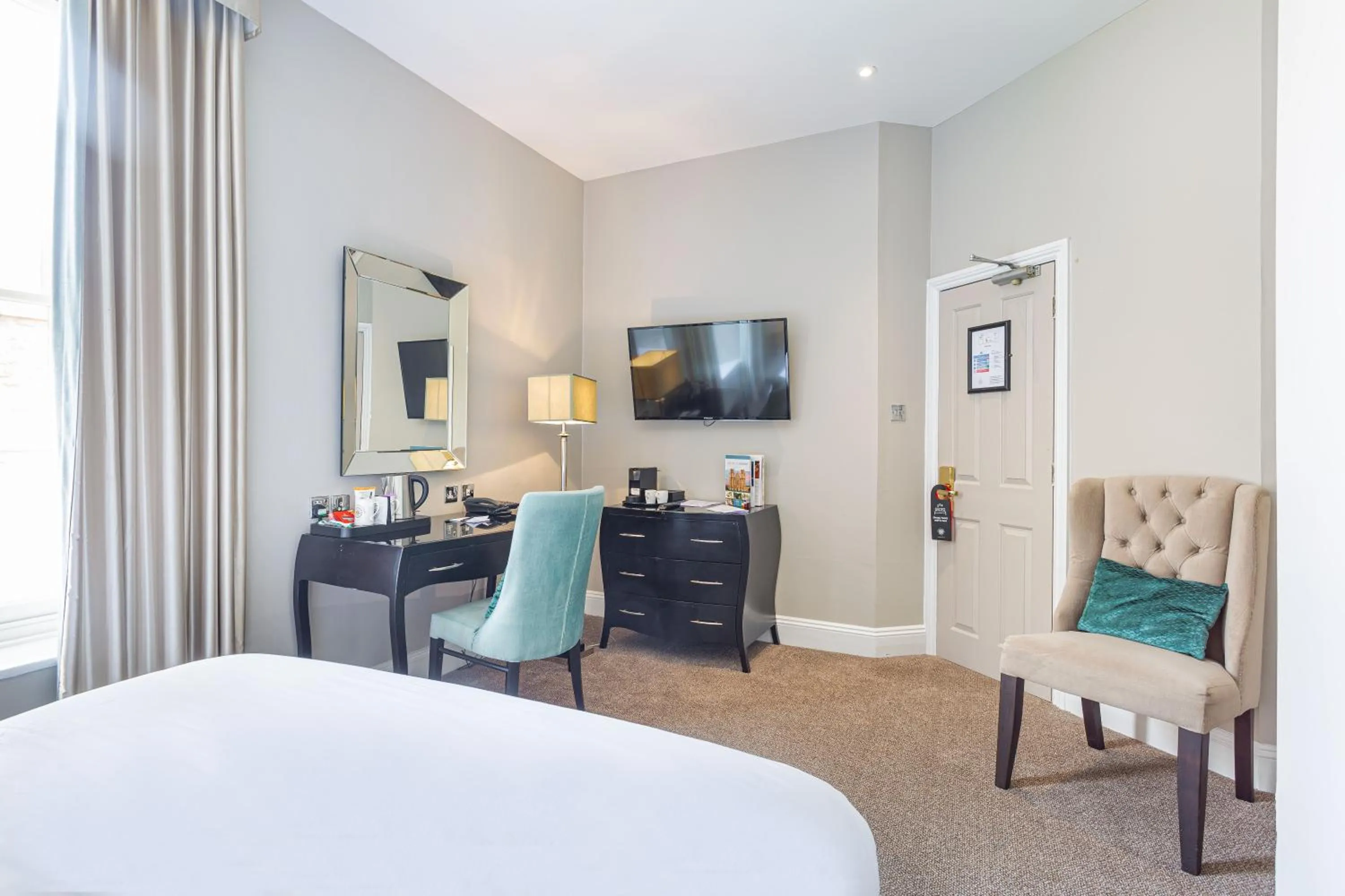 Bed in The Swan Hotel, Wells, Somerset - The Coaching Inn Group