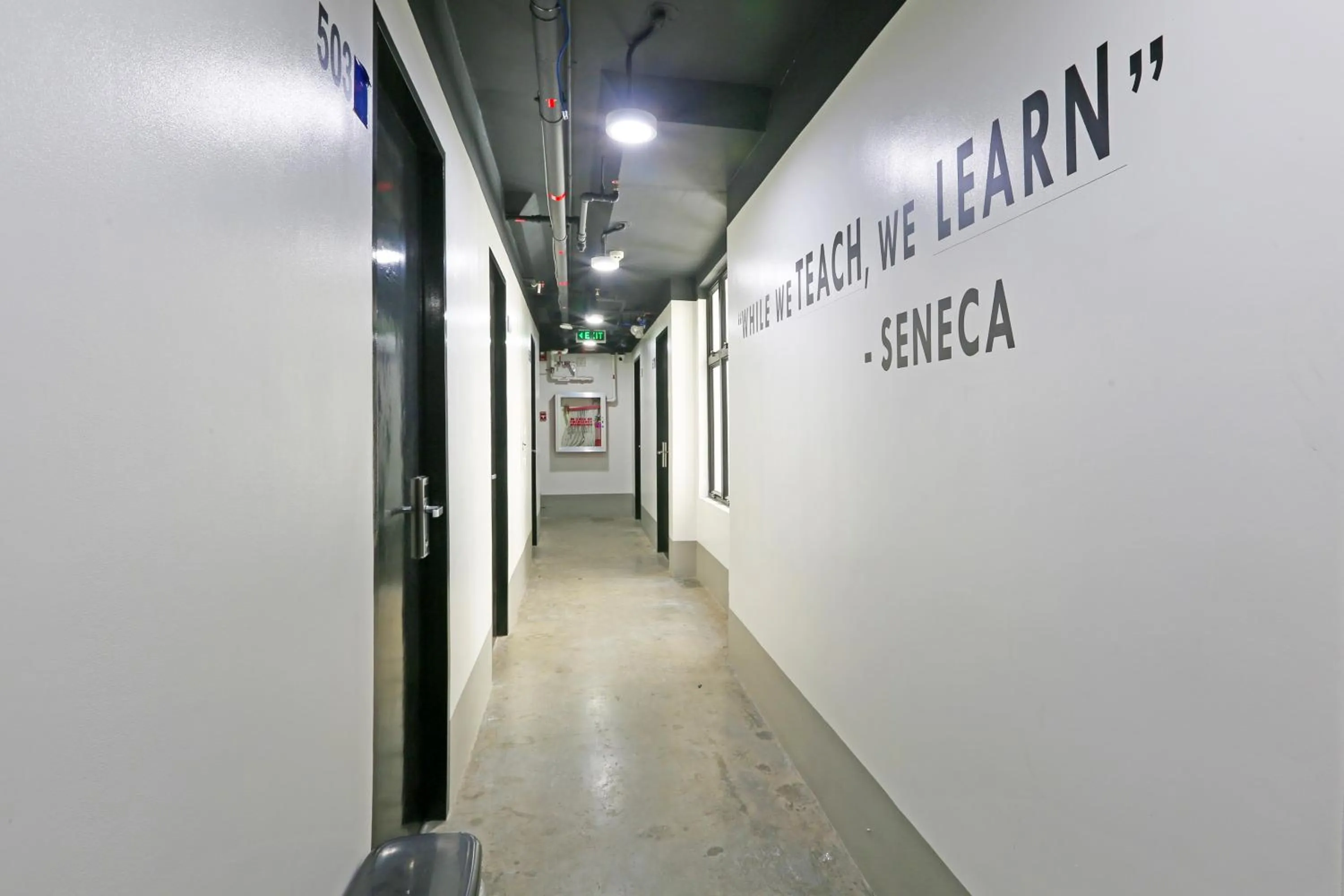 Lobby or reception in Spot On Classy Bunkbeds Near Makati Manila Formerly MYTOWN Madrid