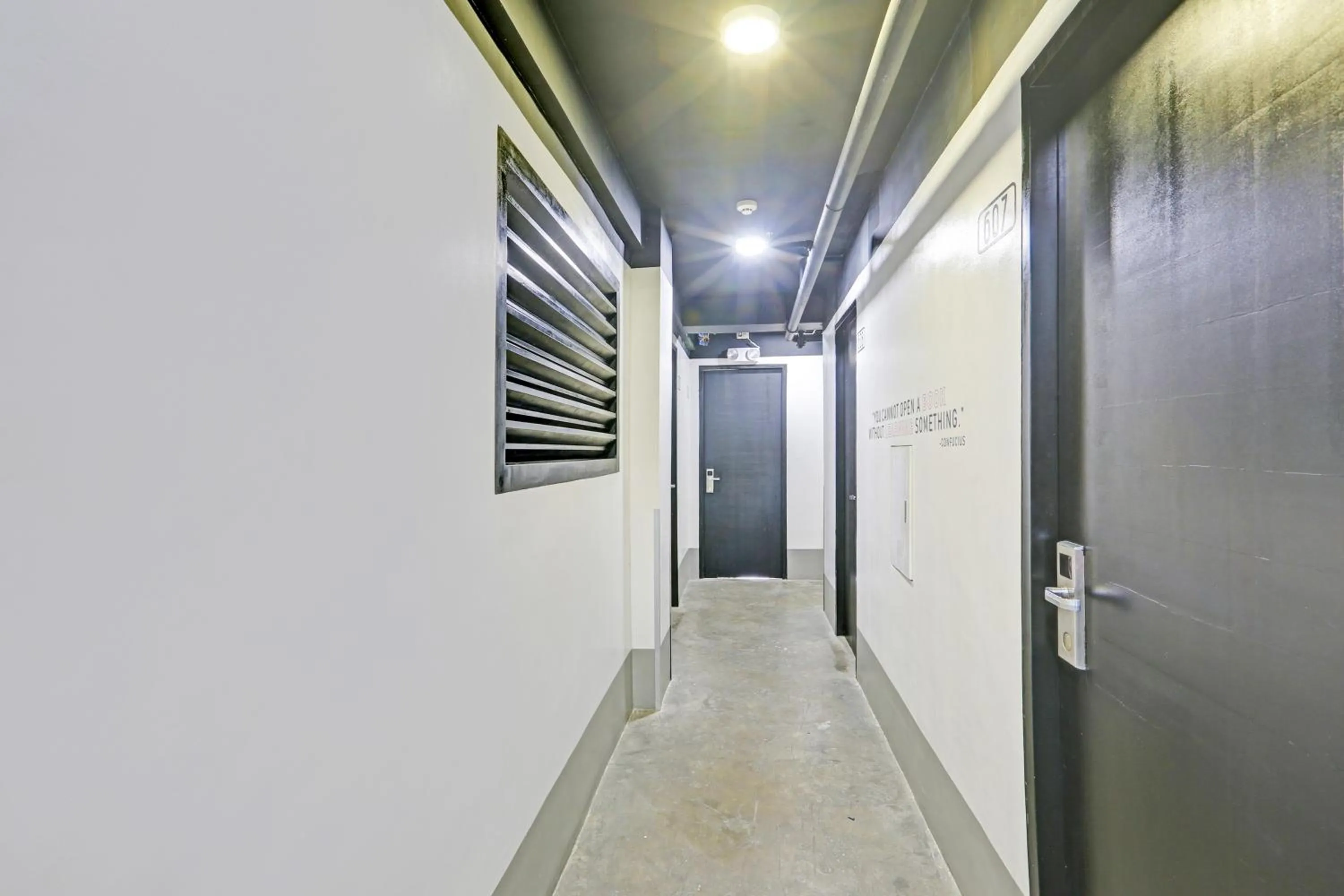 Lobby or reception in Spot On Hostel ,Taguig Manila Formerly MYTOWN HongKong