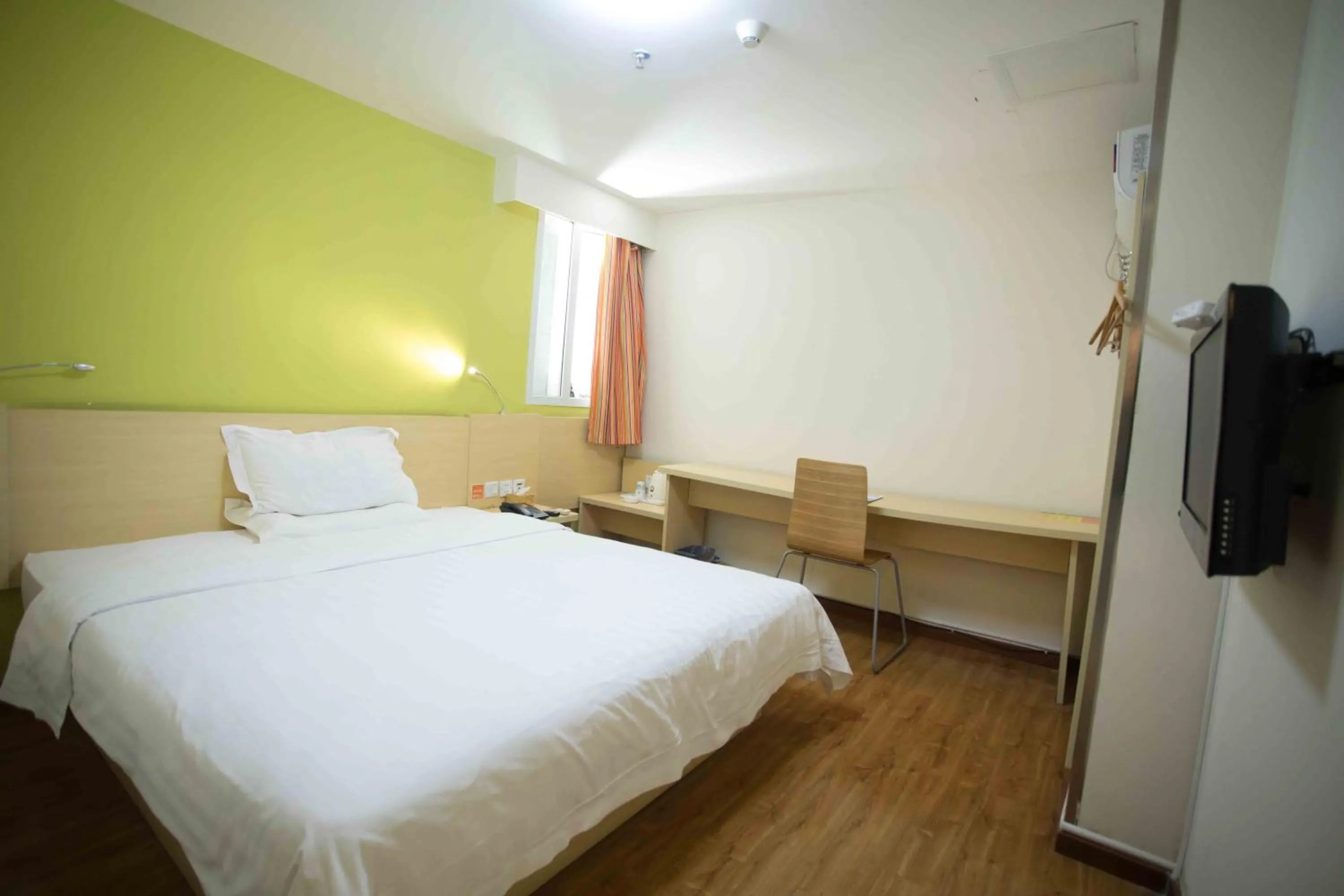 Bed in 7Days Inn Huizhou West Lake