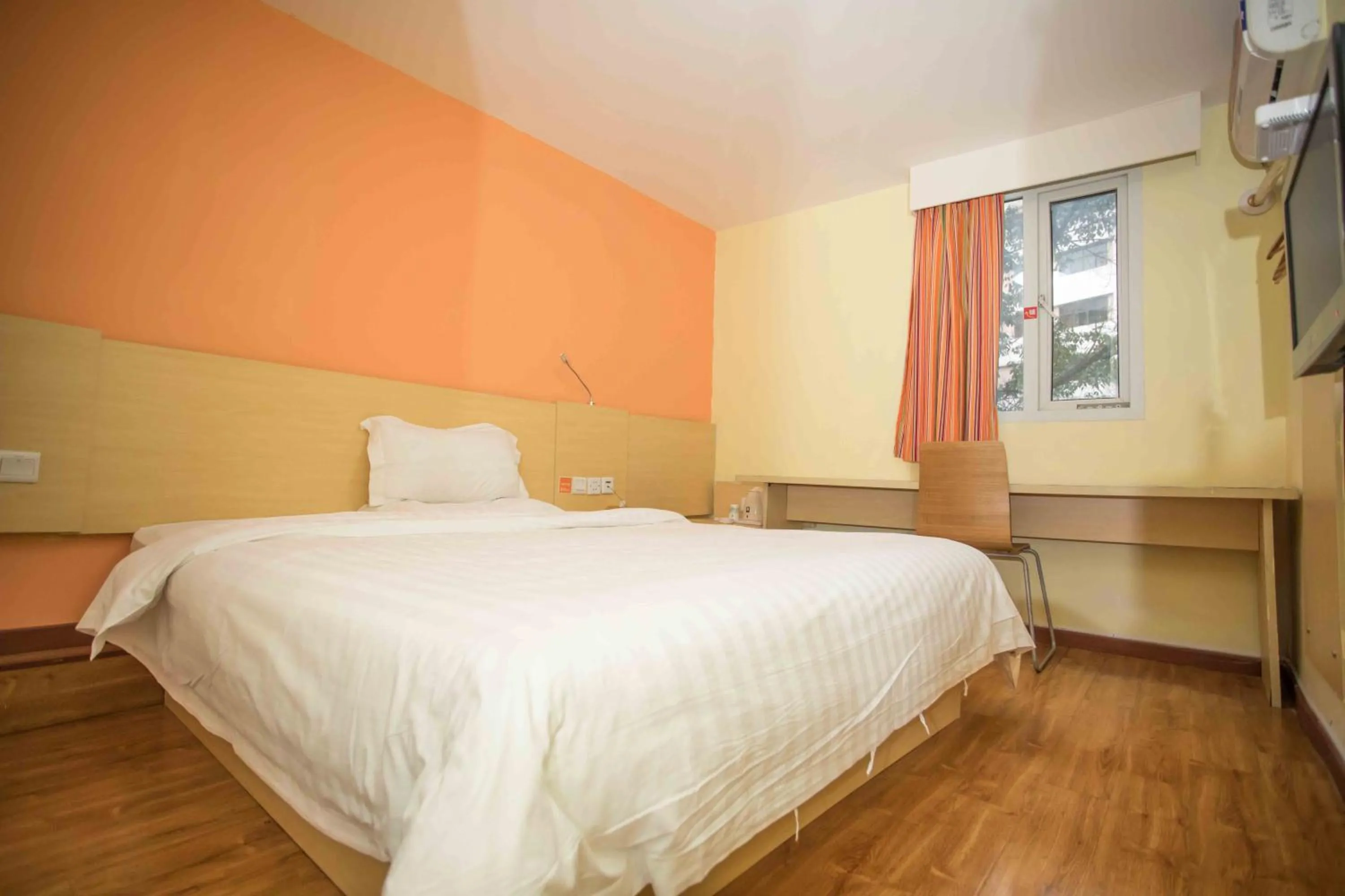 Bed in 7Days Inn Huizhou West Lake