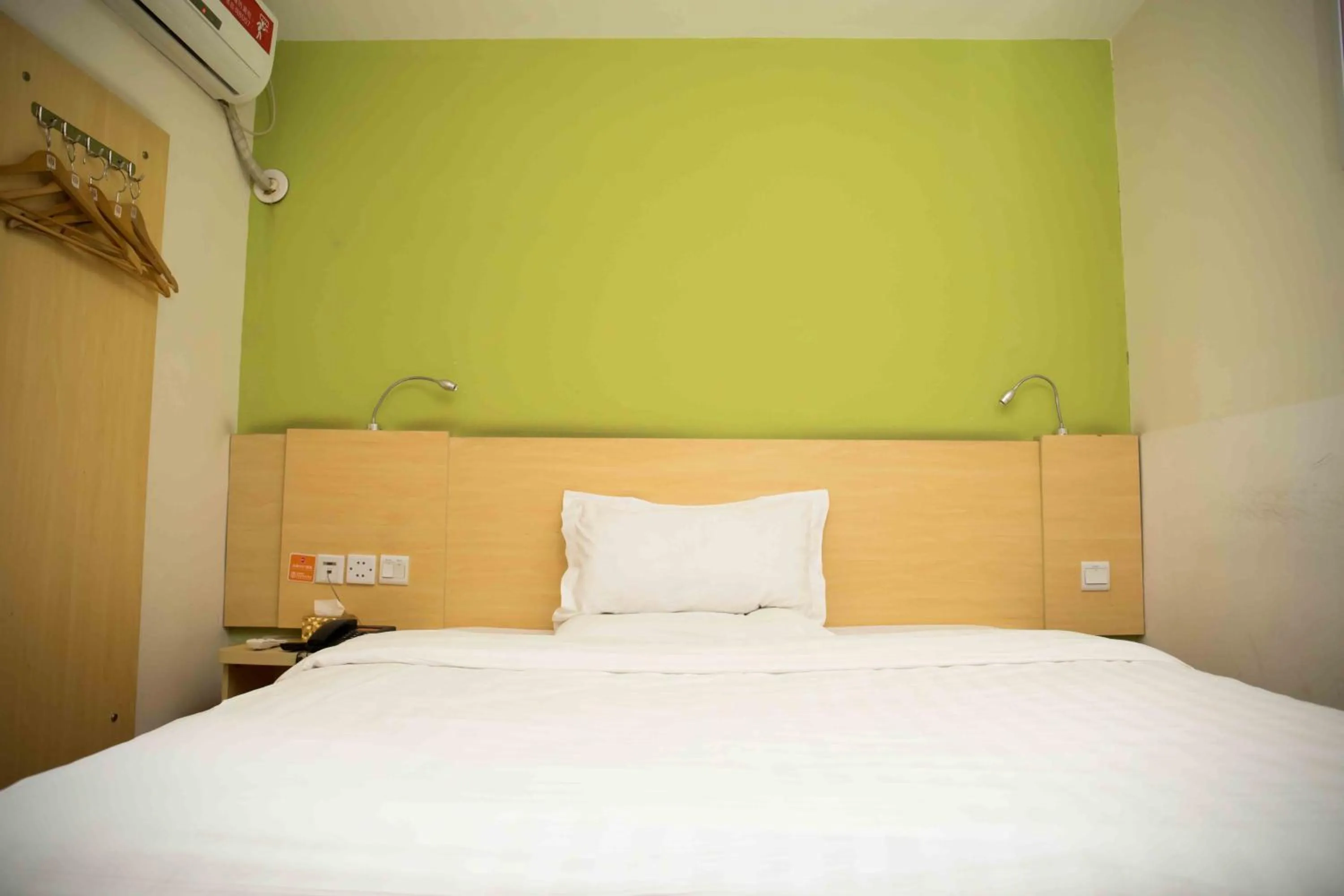Bed in 7Days Inn Huizhou West Lake