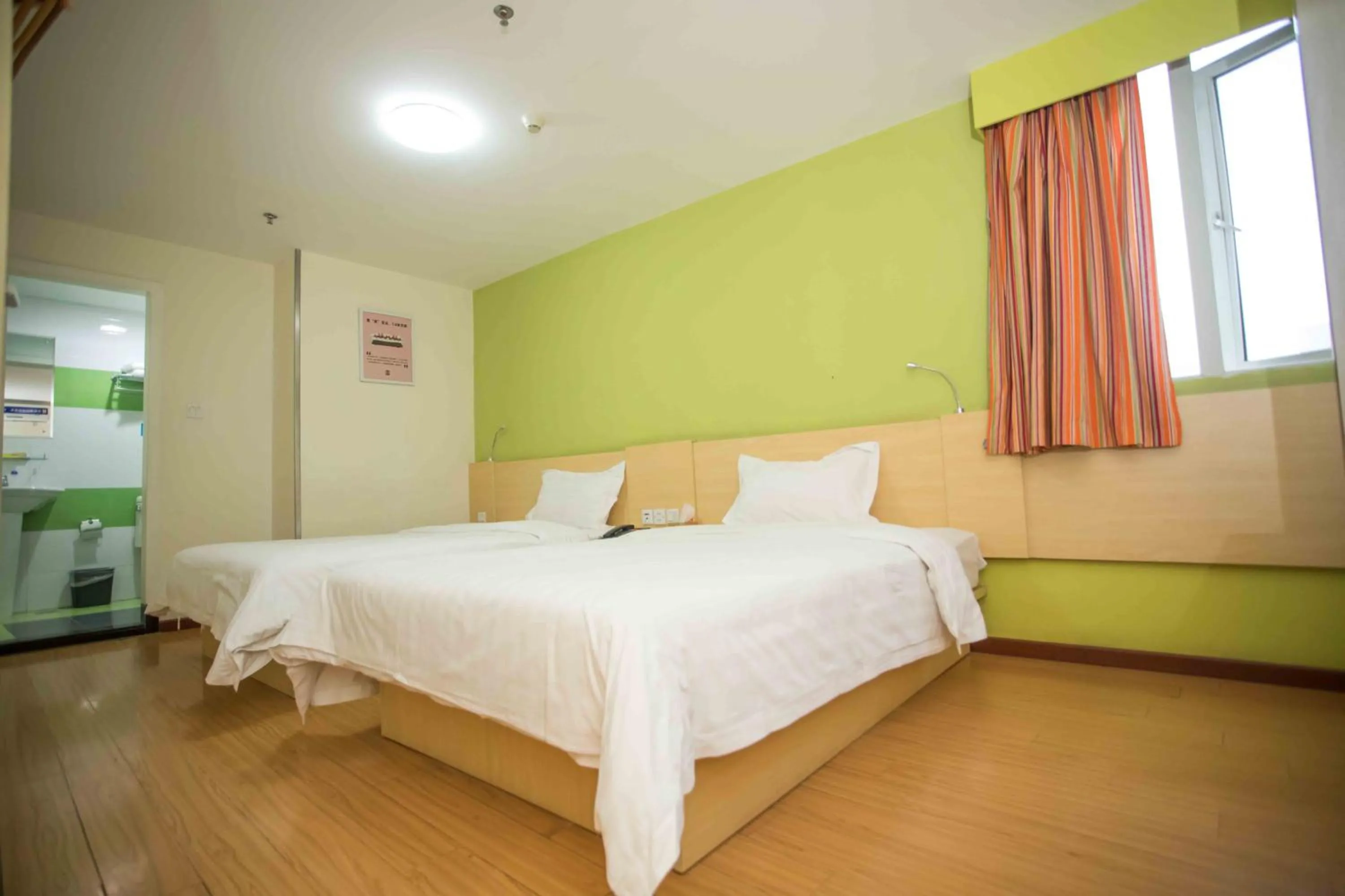 Bed in 7Days Inn Huizhou West Lake