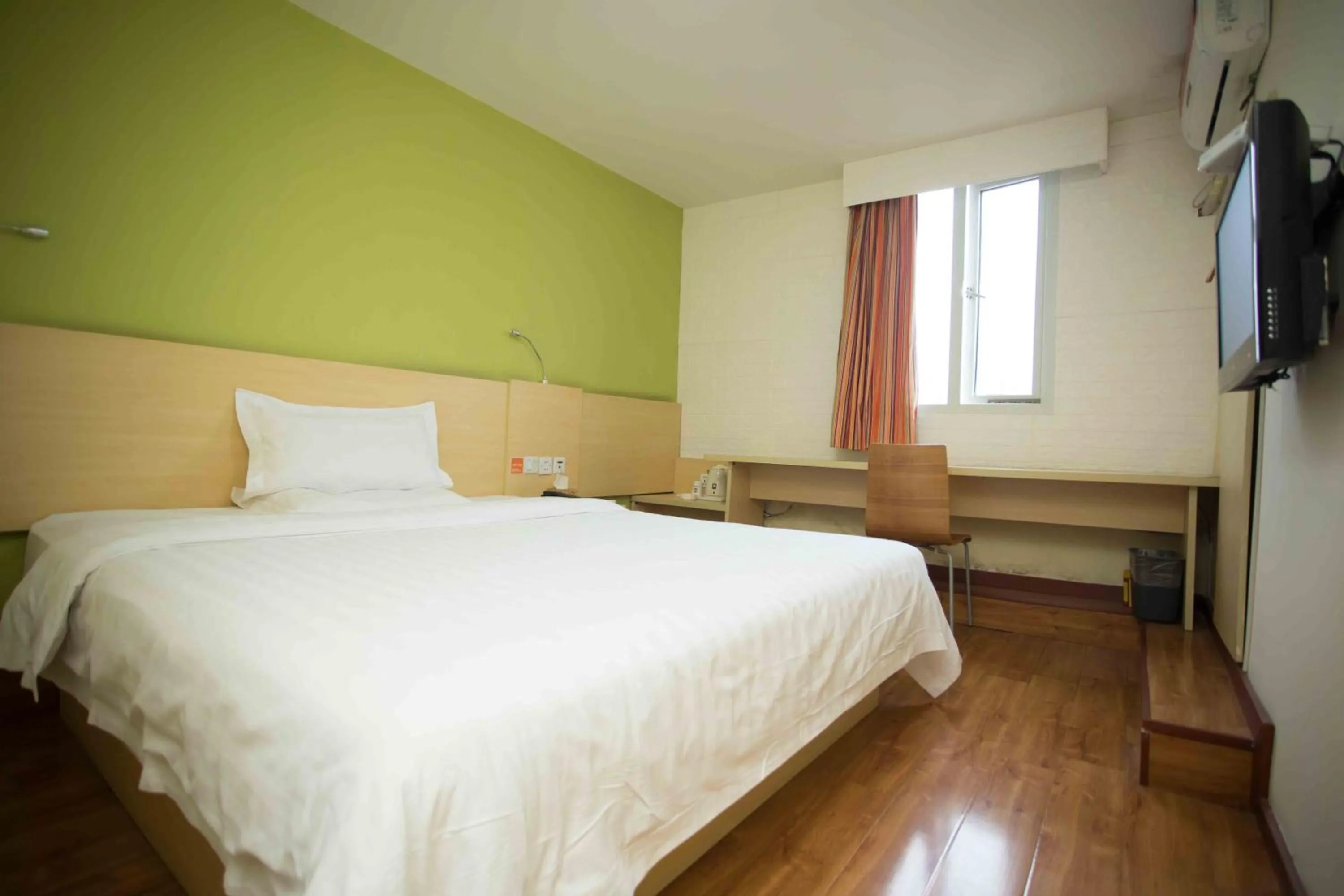 Bed in 7Days Inn Huizhou West Lake