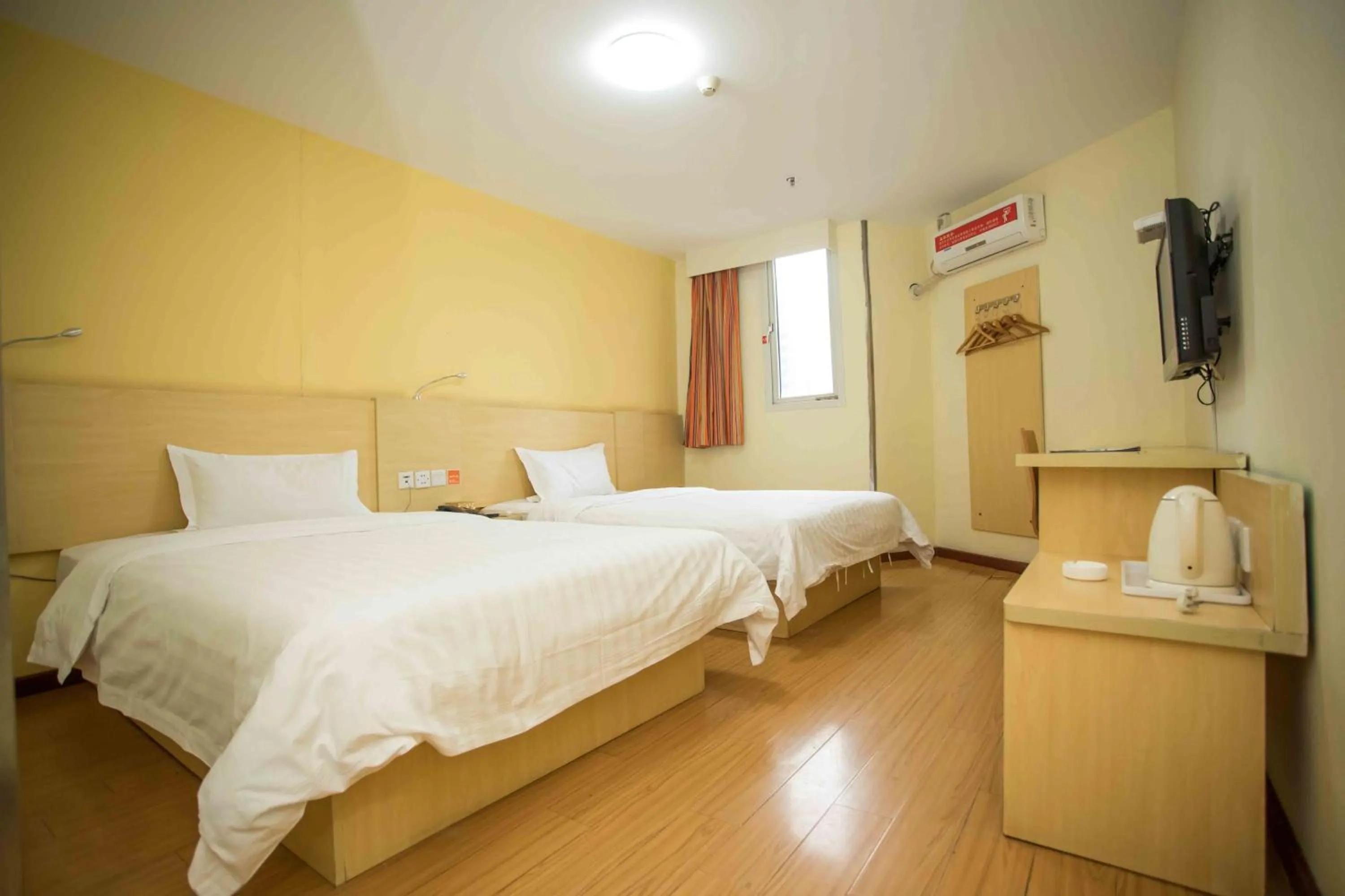 Bed in 7Days Inn Huizhou West Lake
