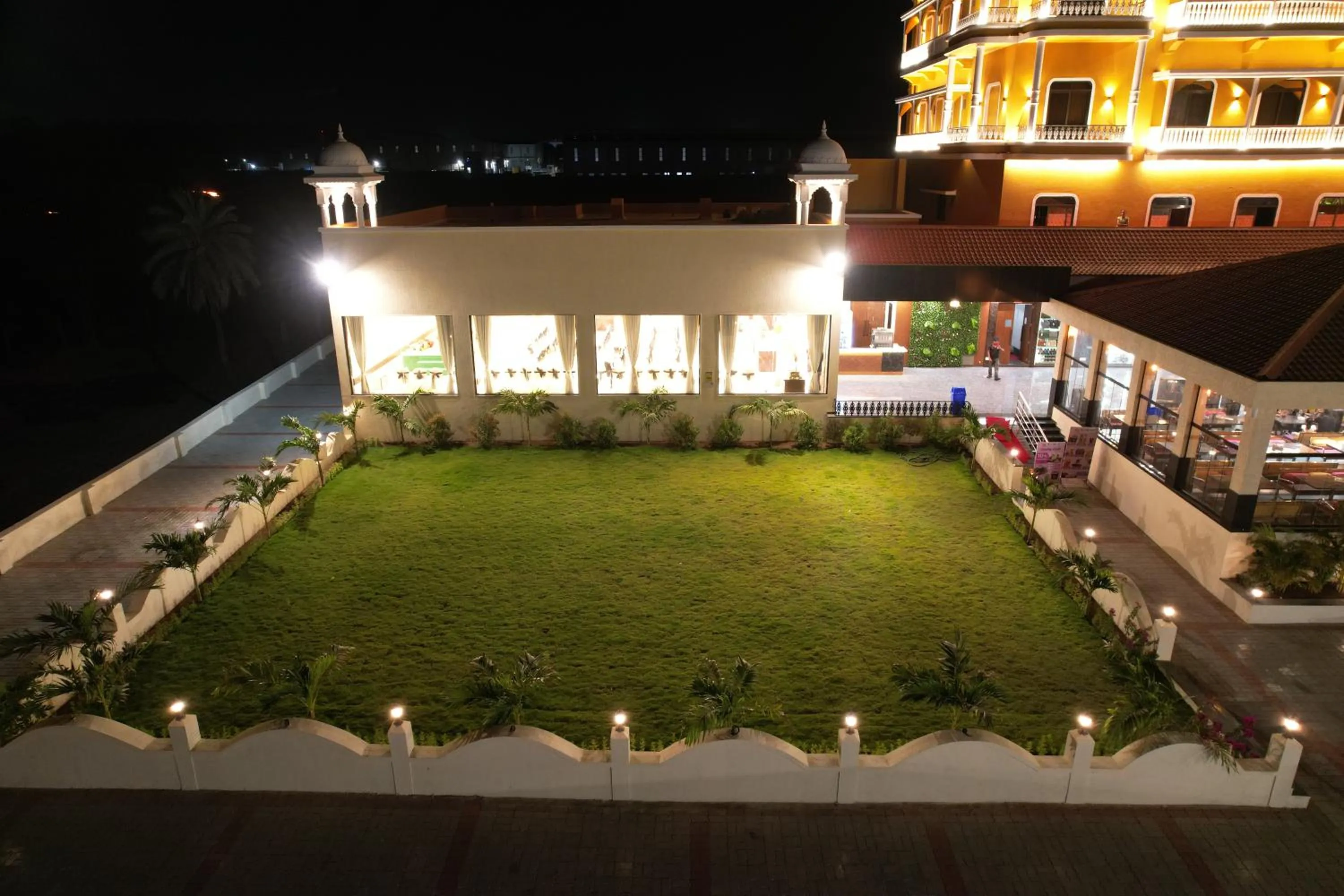 Restaurant/places to eat in Hotel Grand Haveli