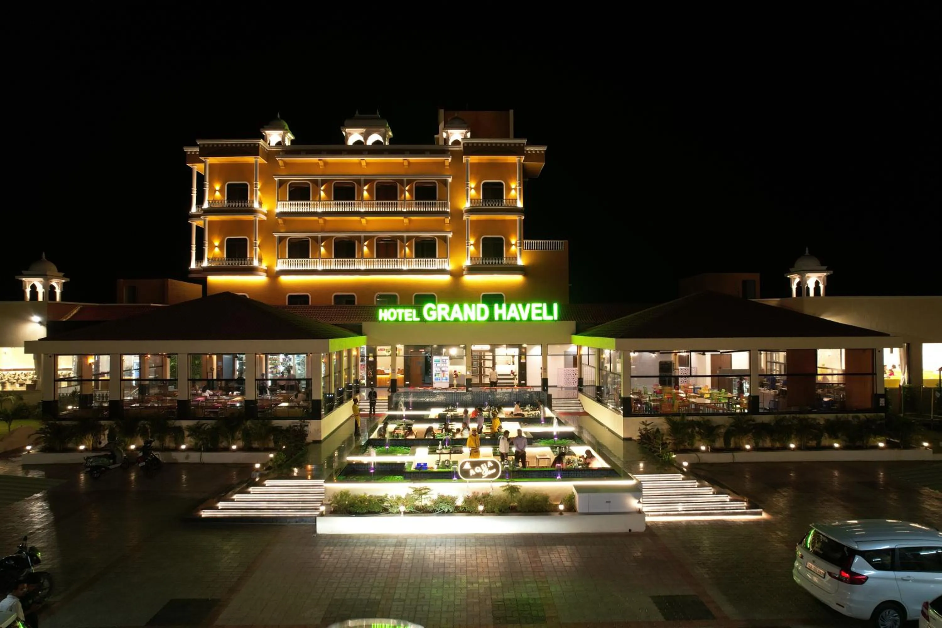 Restaurant/places to eat in Hotel Grand Haveli