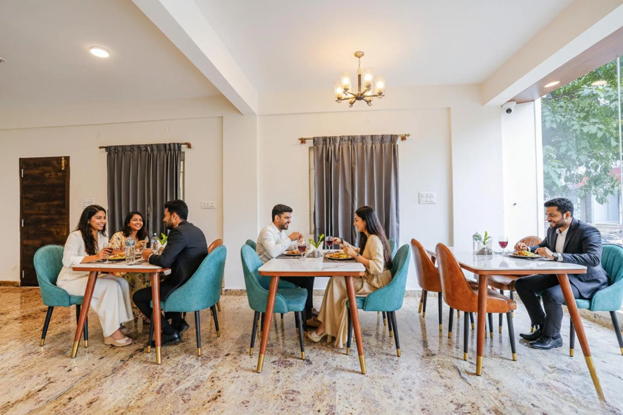 Restaurant/places to eat in FabHotel The Pearl Boutique - Electronic City