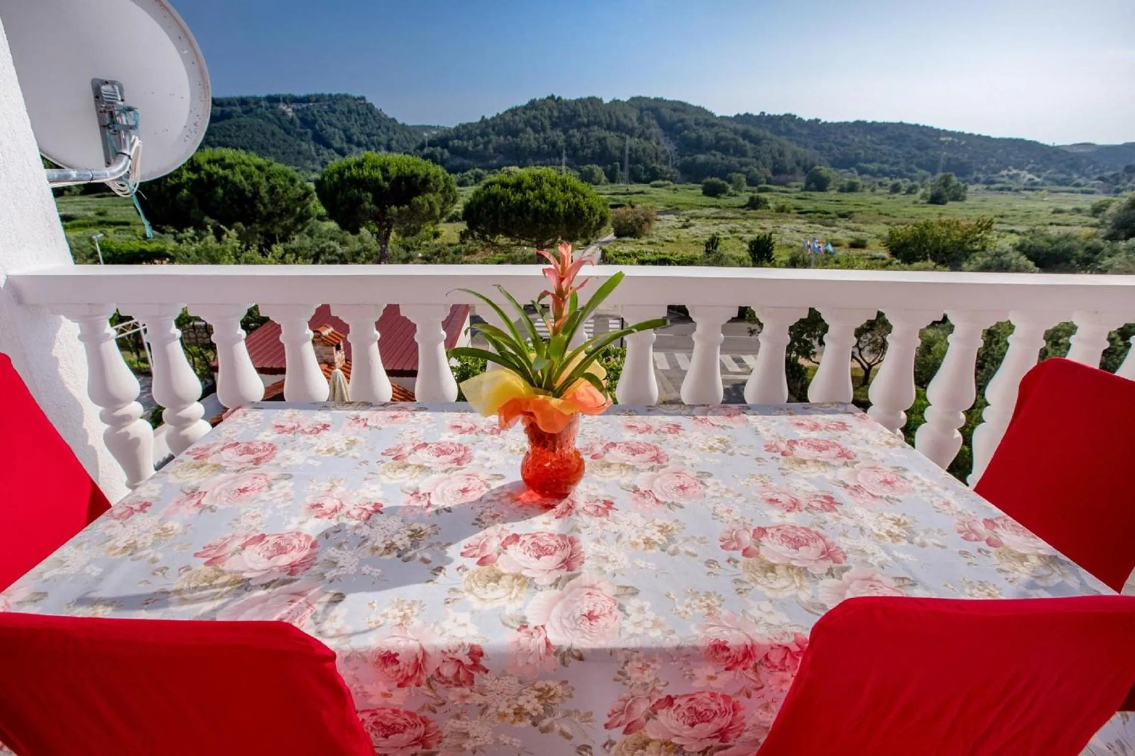 Three Bedroom Apartment with Balcony in Apartments Zora