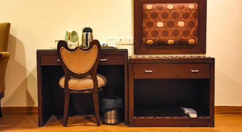 hair dresser in Aaron residency