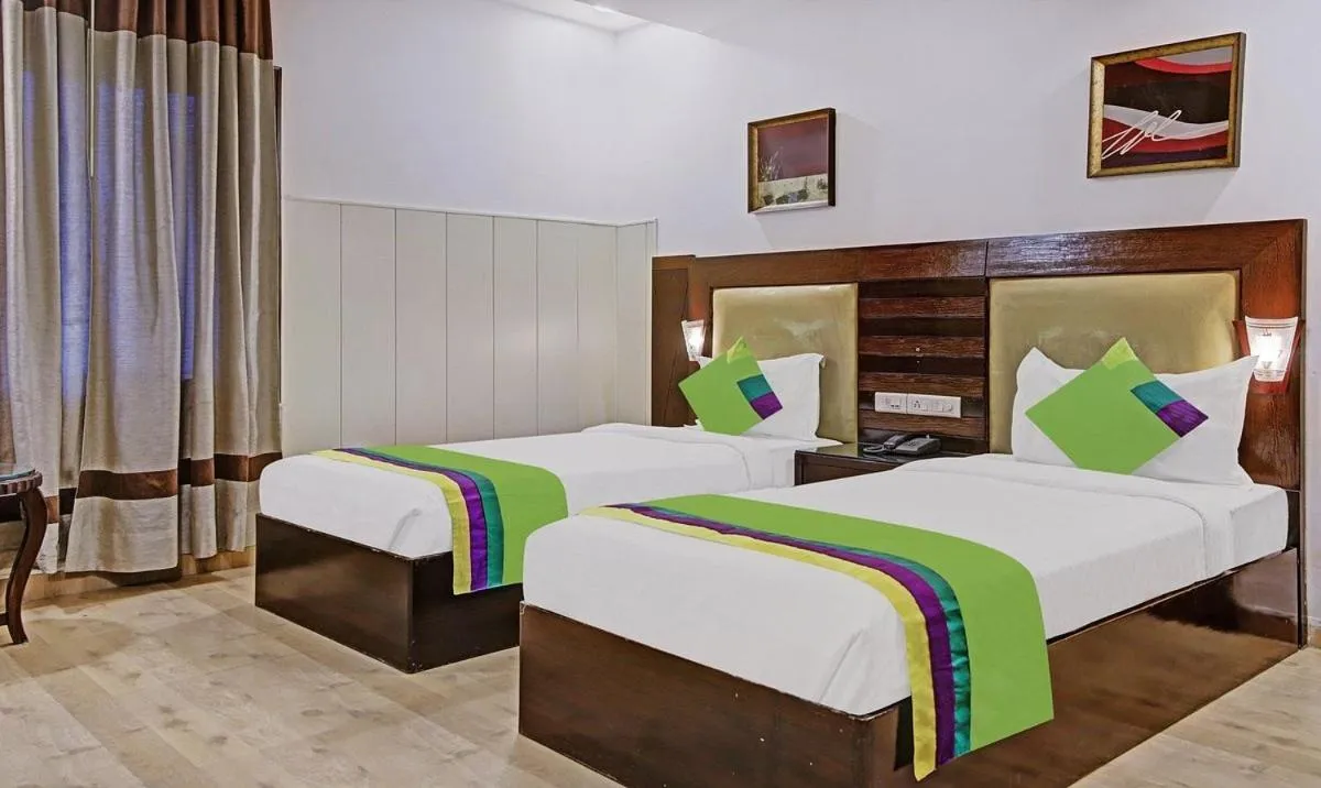 Photo of the whole room, Bed in Aaron residency