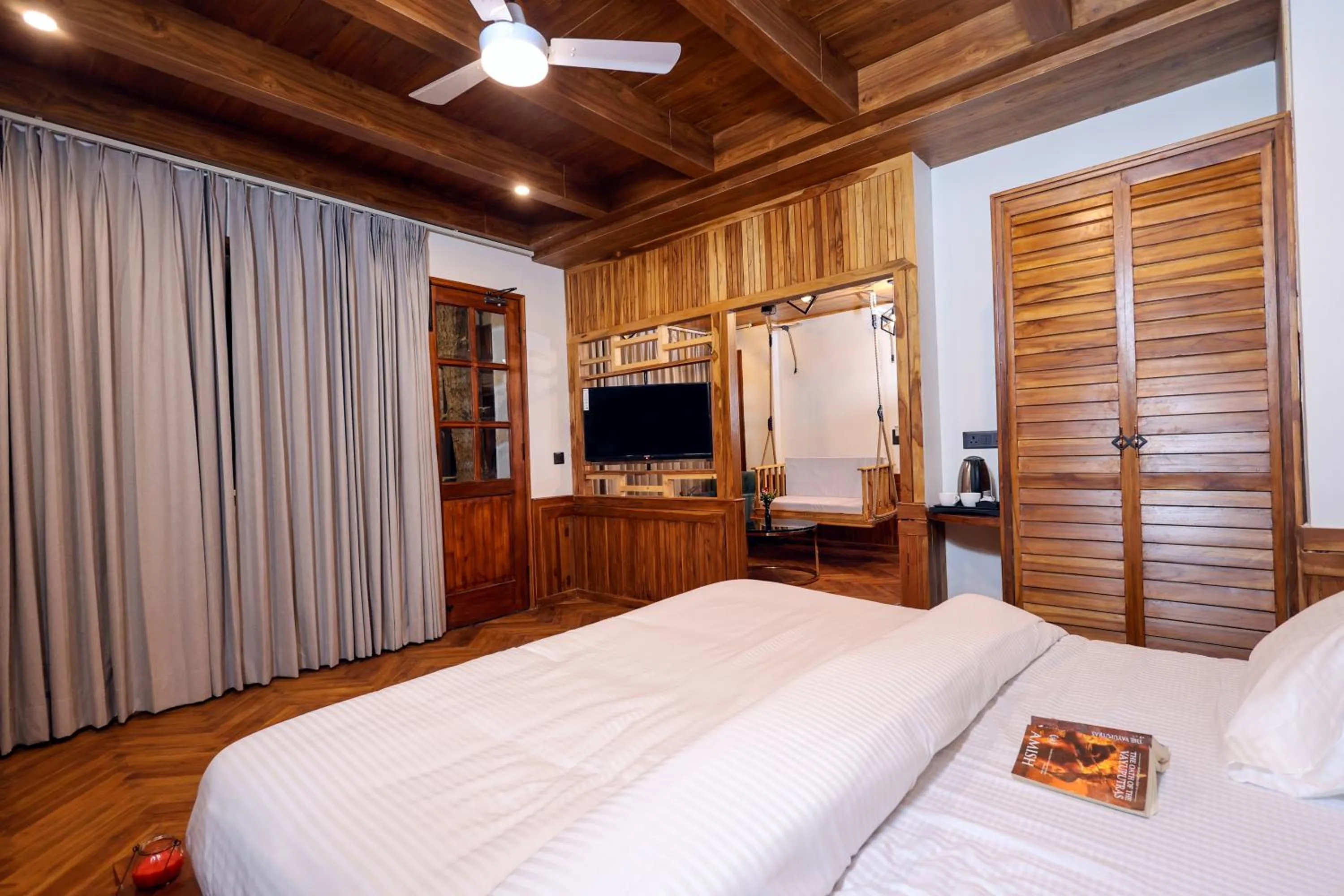 Communal lounge/ TV room, Bed in Koro Treehouse Resort Luxury Wooden Cottages and Villas with Private Pool
