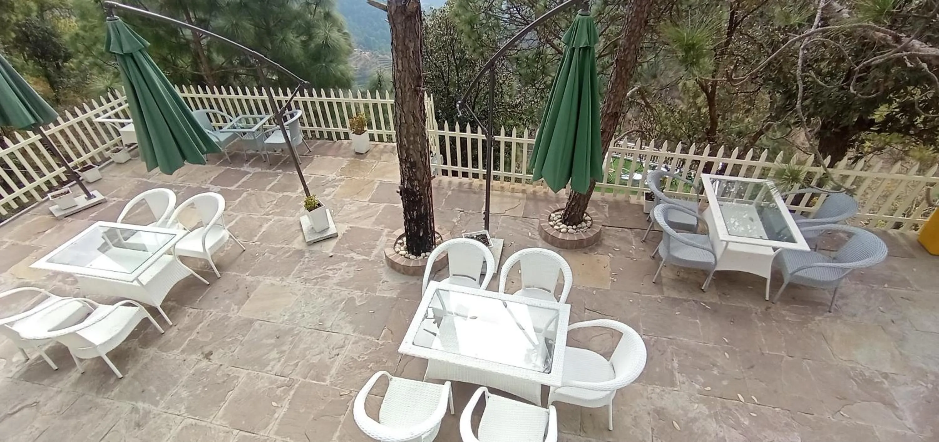 Restaurant/places to eat in Koro Treehouse Resort Luxury Wooden Cottages and Villas with Private Pool