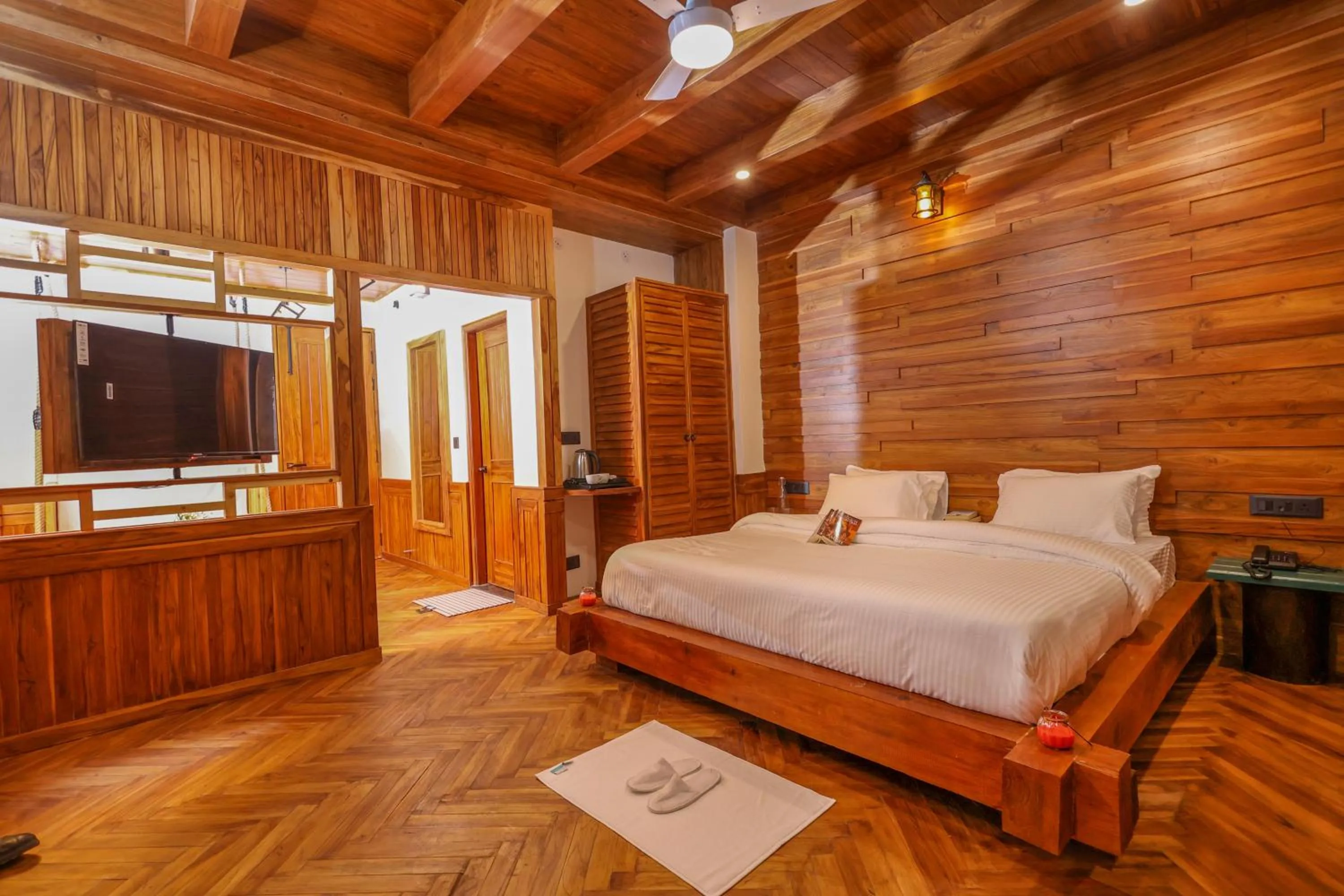 Communal lounge/ TV room, Bed in Koro Treehouse Resort Luxury Wooden Cottages and Villas with Private Pool