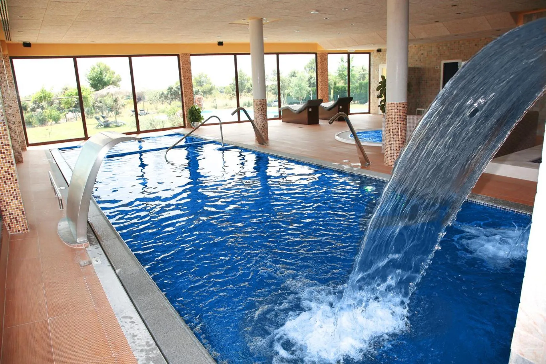Swimming pool in Hotel Rural Los Nogales