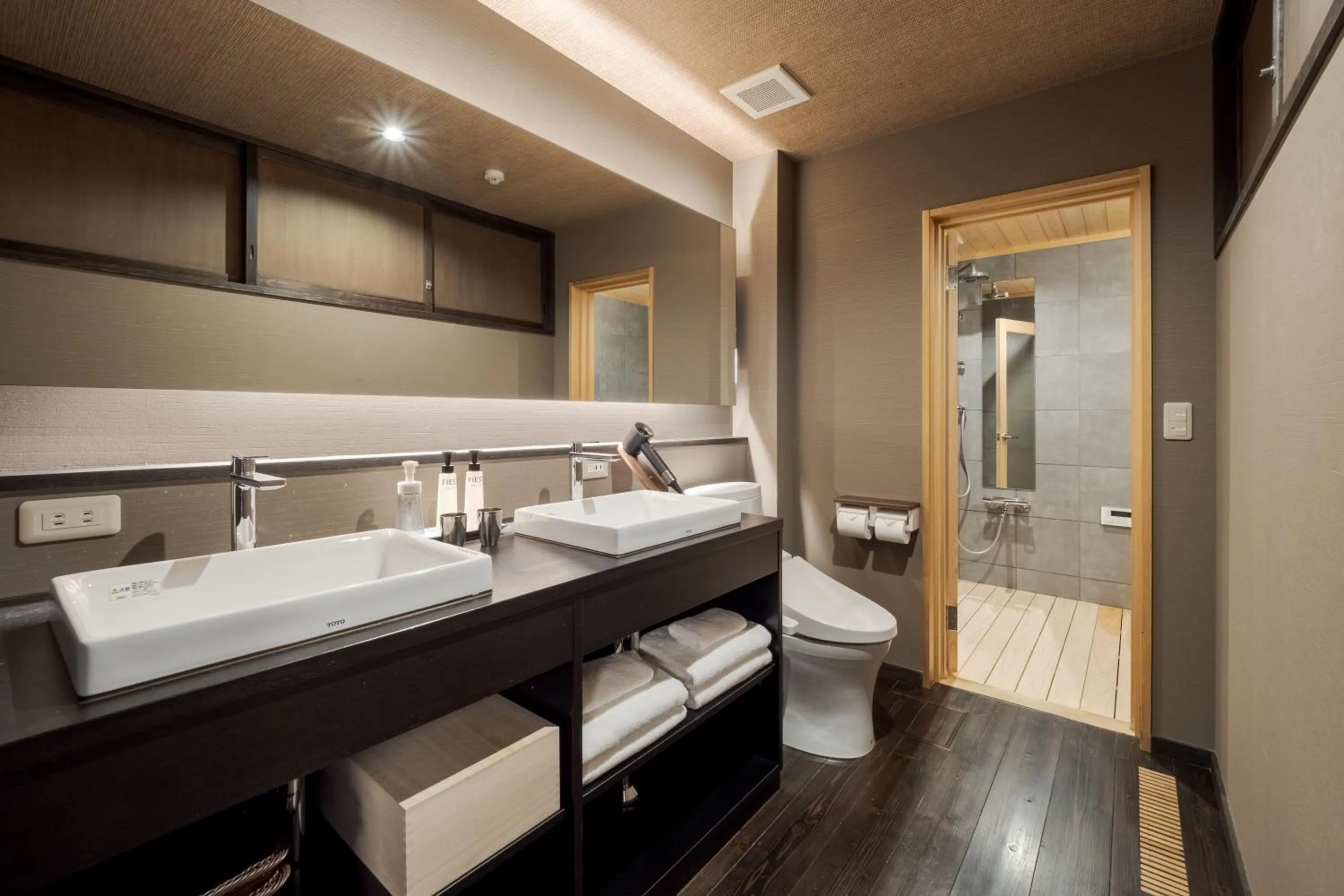 Toilet, Bed in ROJIYU Kyoto