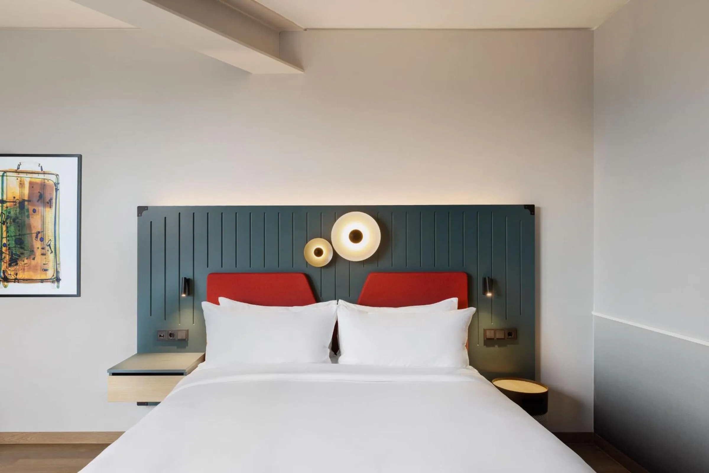 Bed in The Passenger, a Tribute Portfolio Hotel