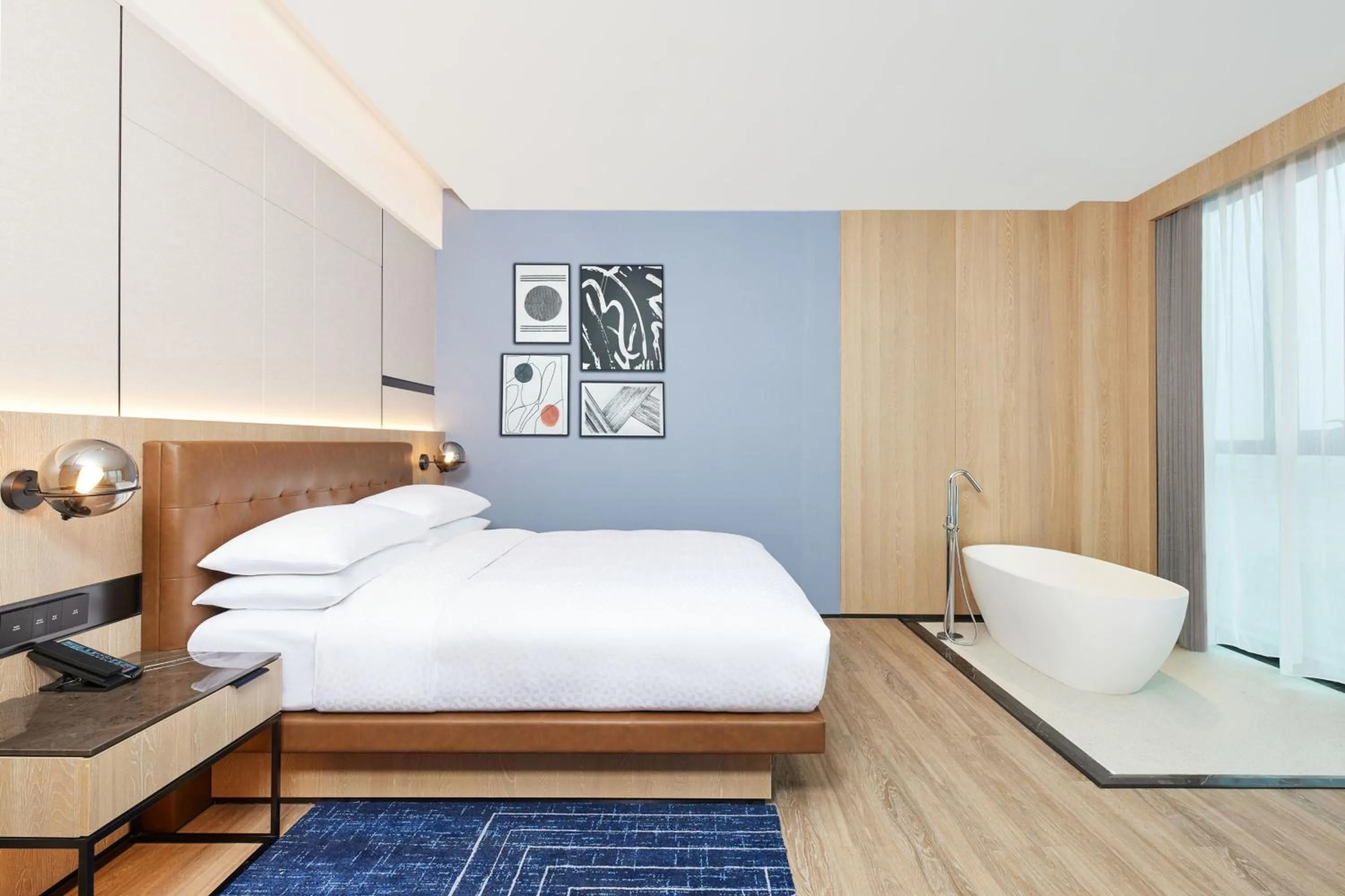 Photo of the whole room, Bed in Four Points by Sheraton Huzhou