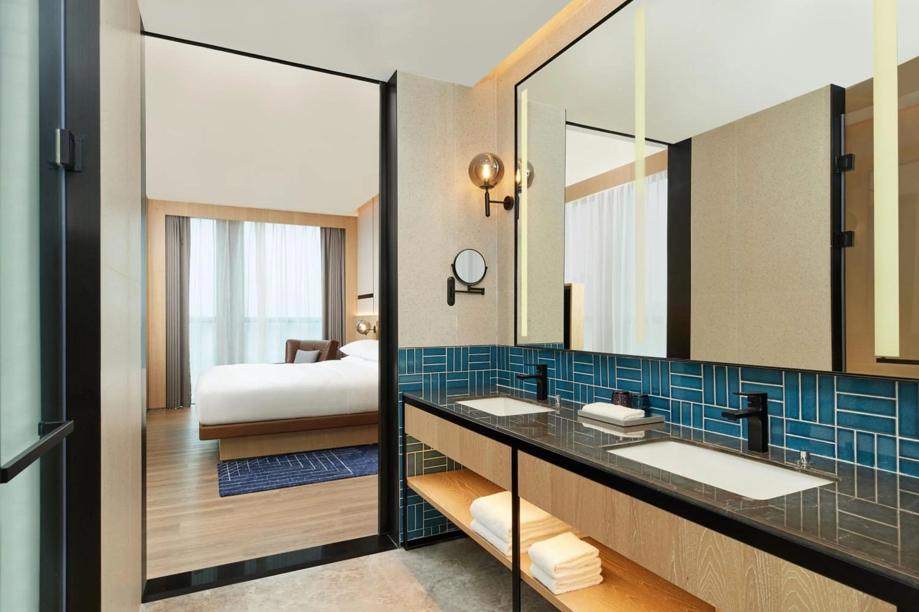 Bathroom, Bed in Four Points by Sheraton Huzhou