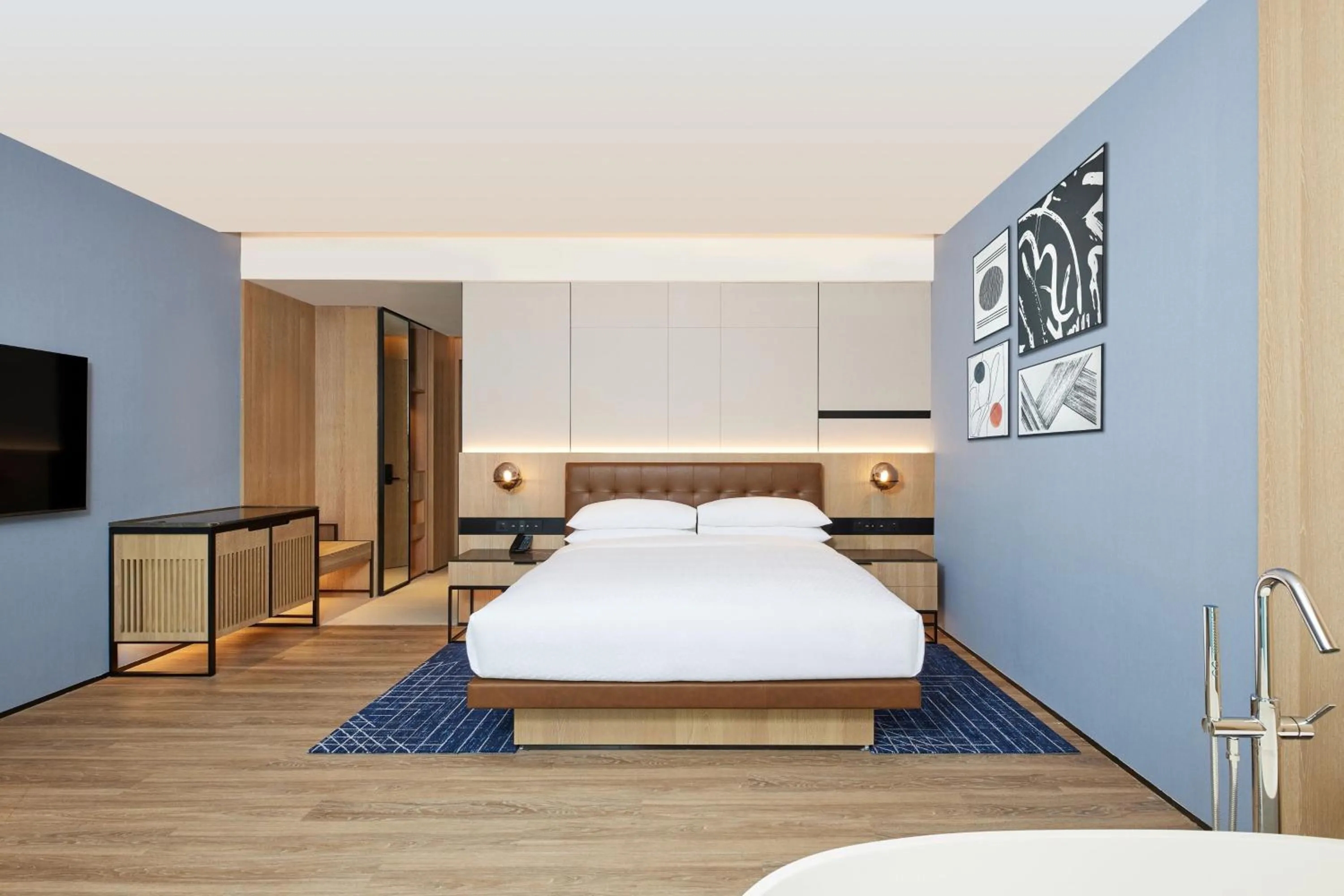 Photo of the whole room, Bed in Four Points by Sheraton Huzhou