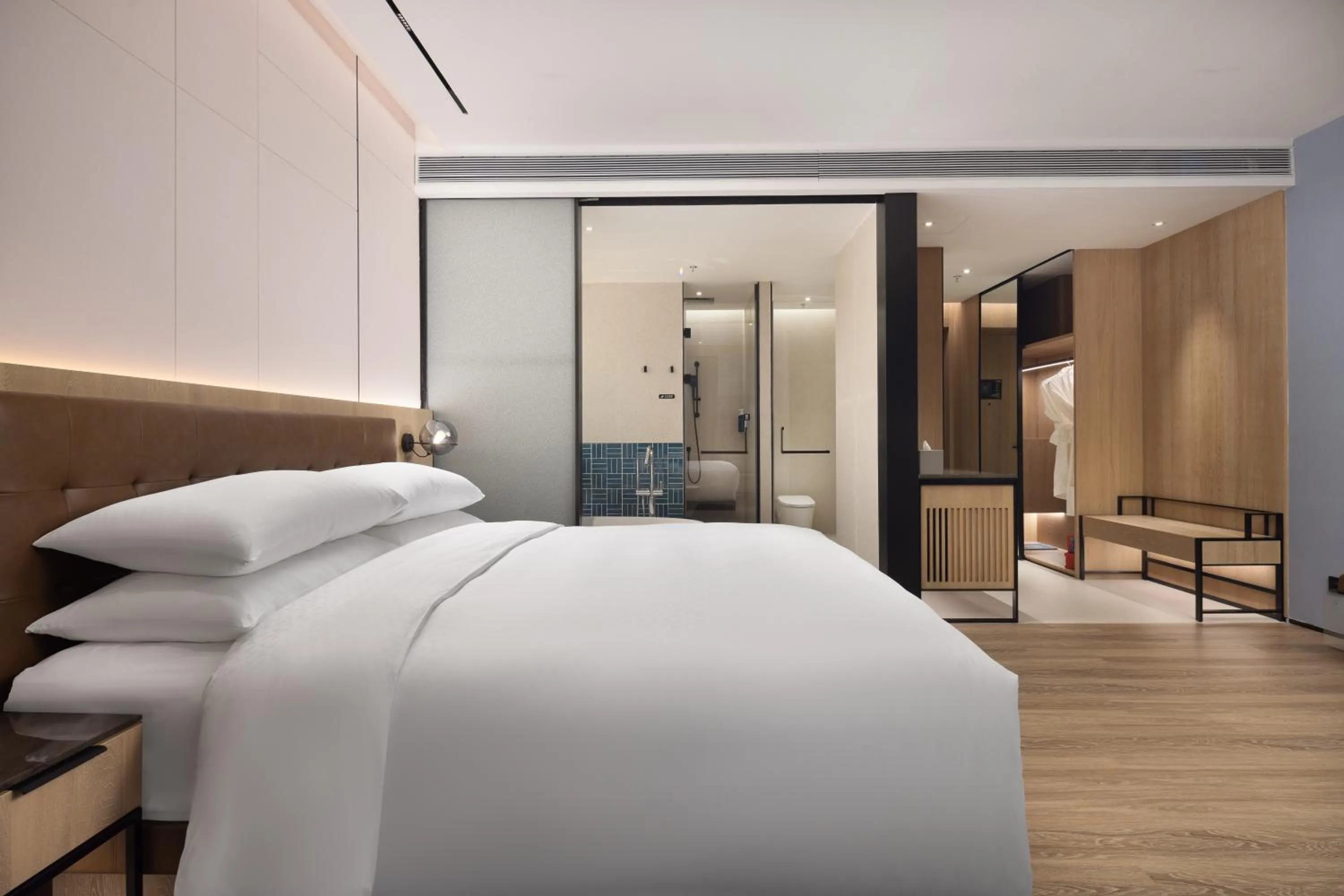 Bed in Four Points by Sheraton Huzhou