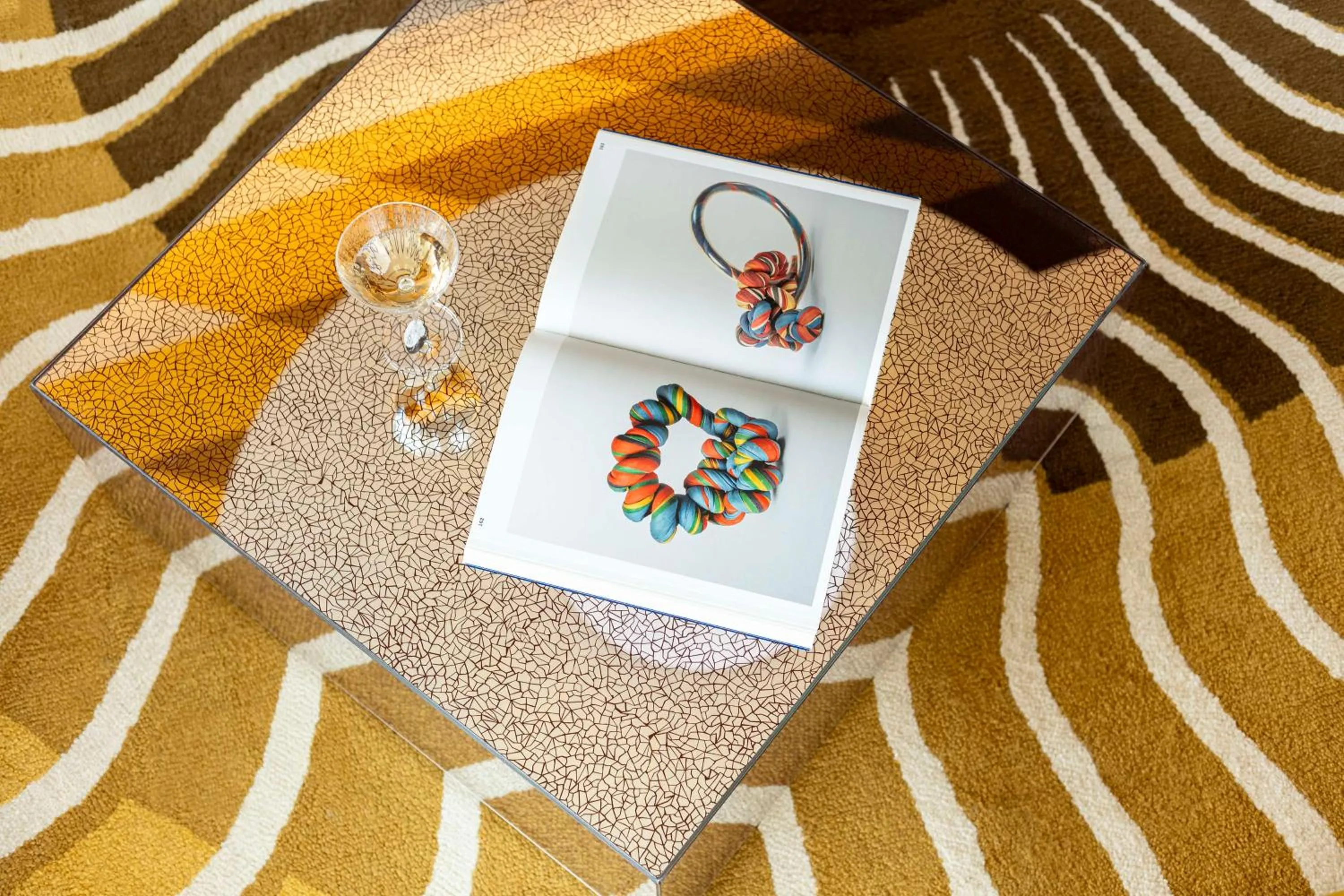 Photo of the whole room in Nhow Lima