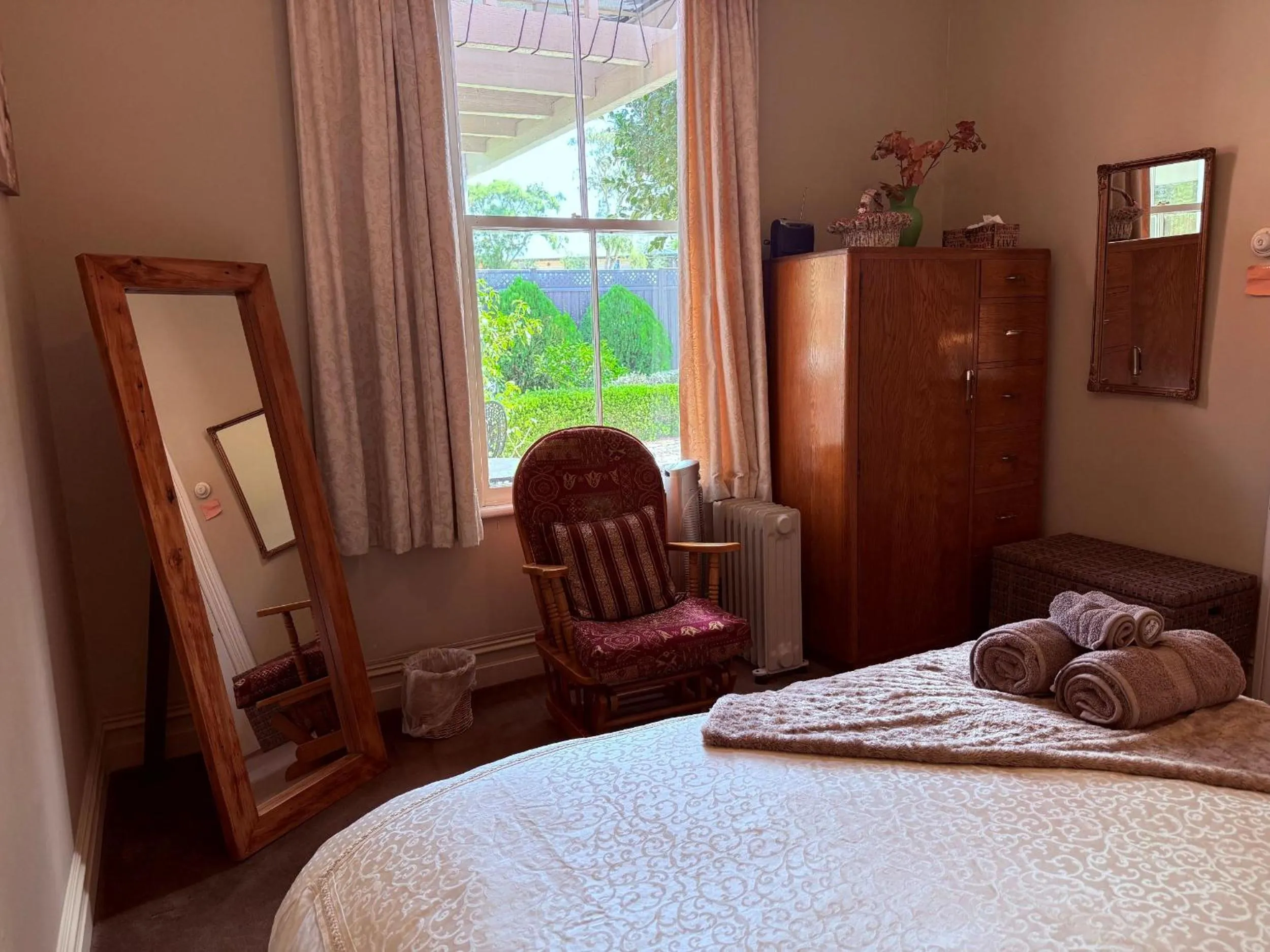 View (from property/room), Bed in Anglesea House Inn