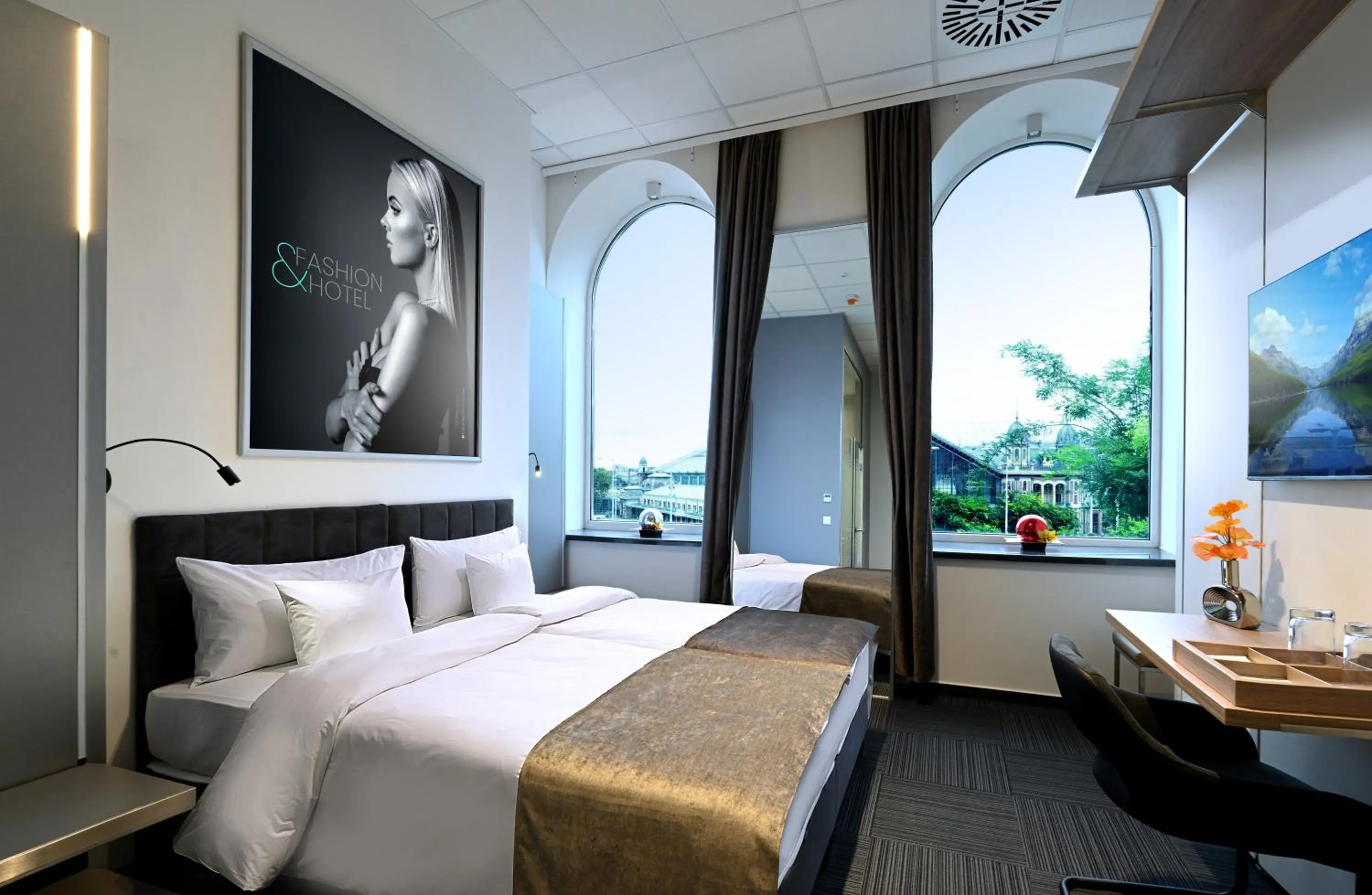 Bedroom, Bed in Fashion City Hotel Superior