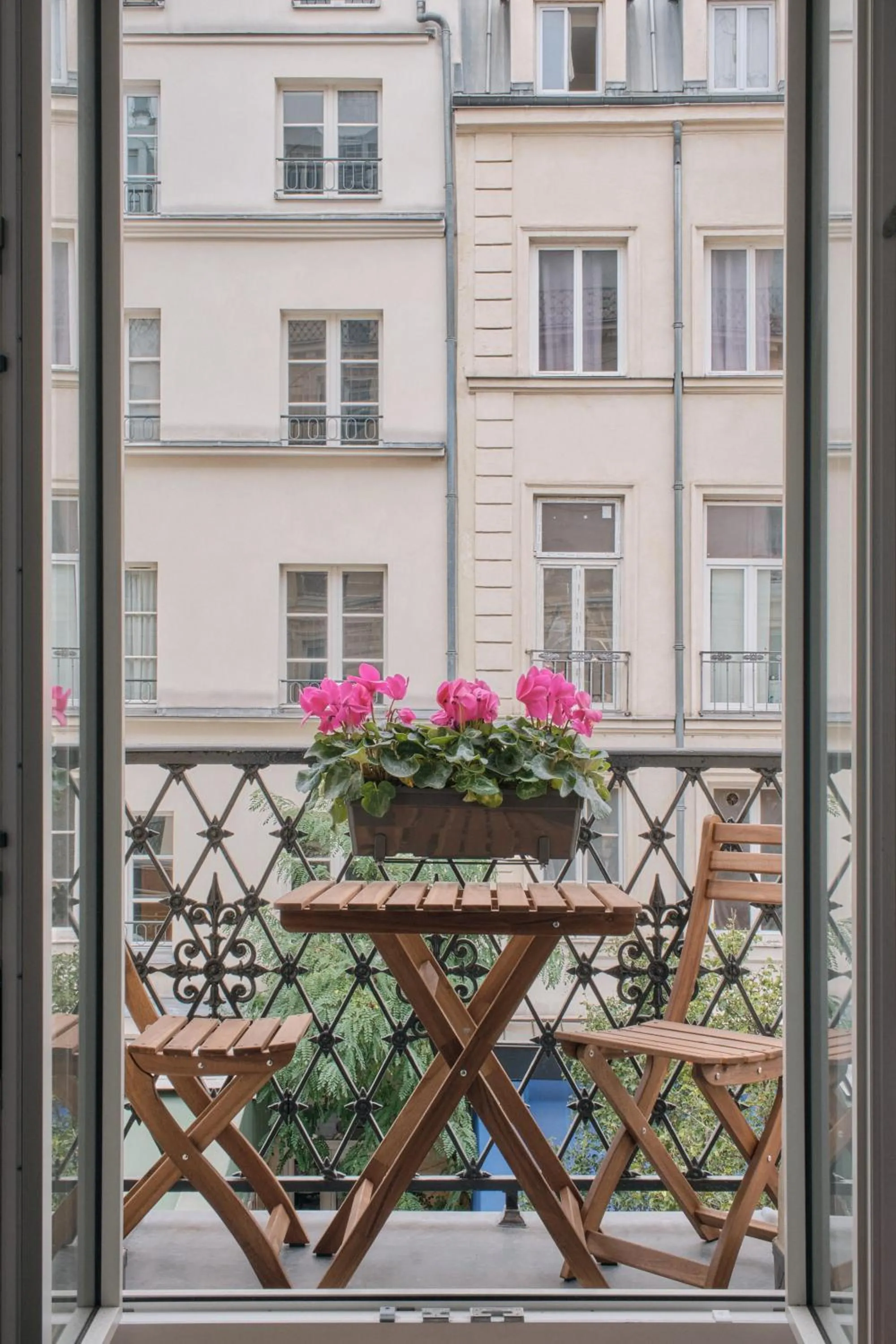 Day in Nestay Les Halles