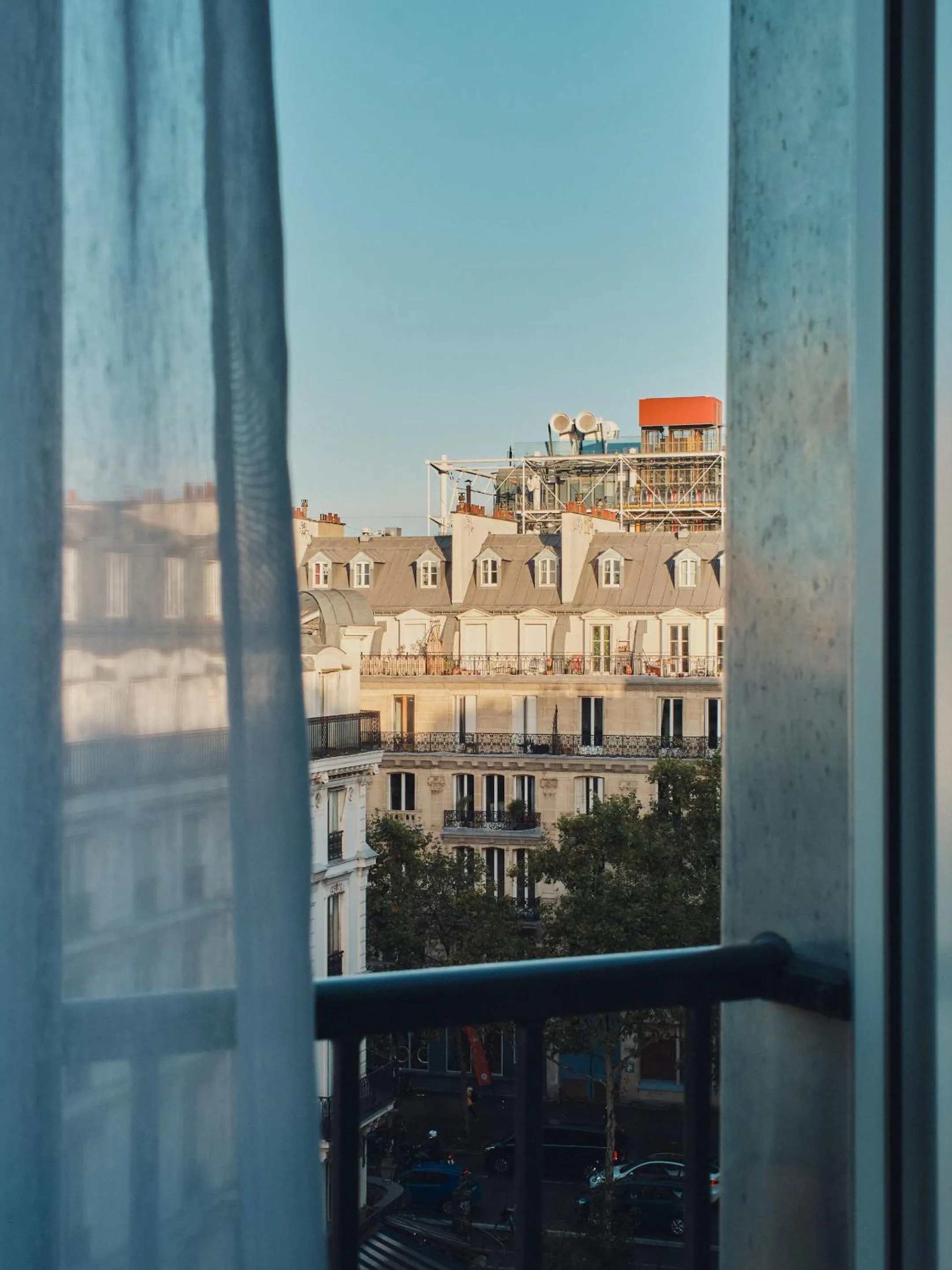 Day in Nestay Les Halles