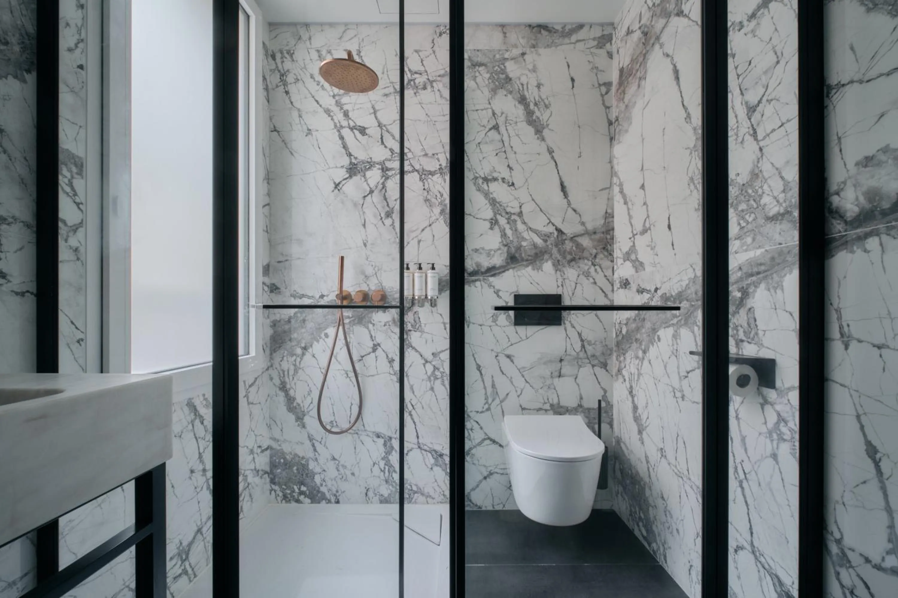 Shower in Nestay Les Halles