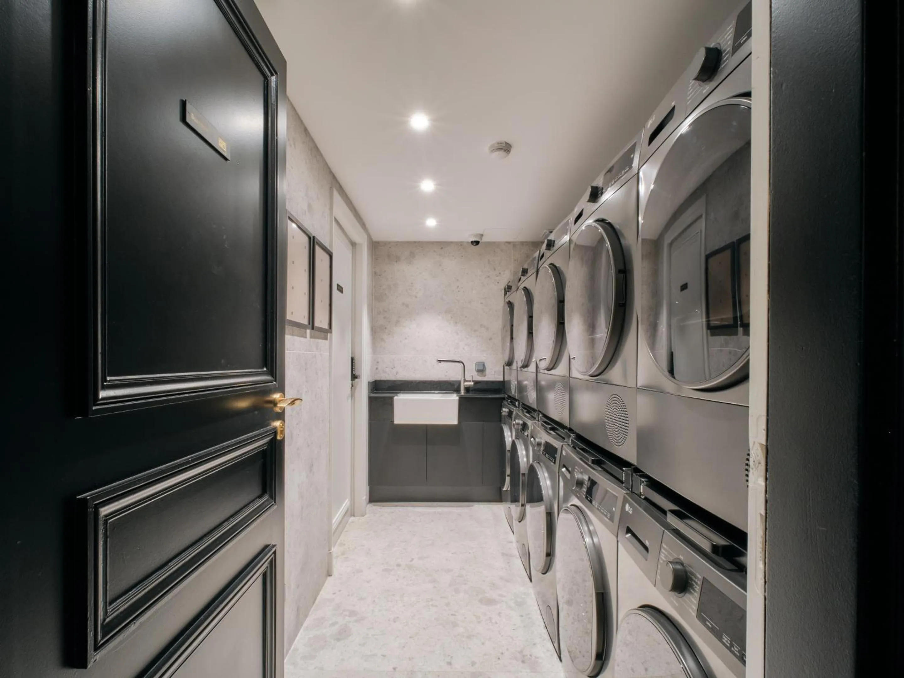 washing machine in Nestay Les Halles