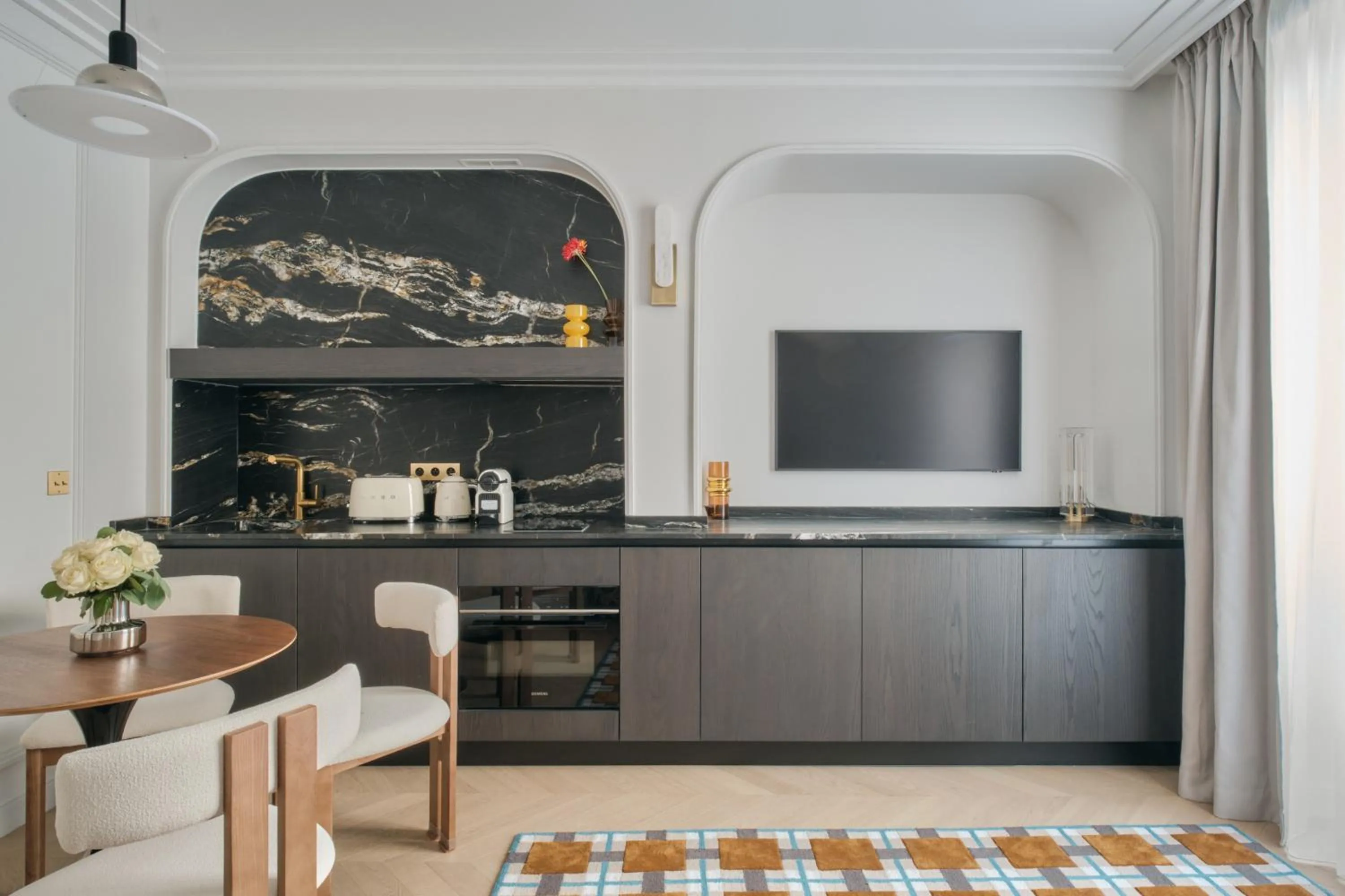 TV and multimedia in Nestay Les Halles