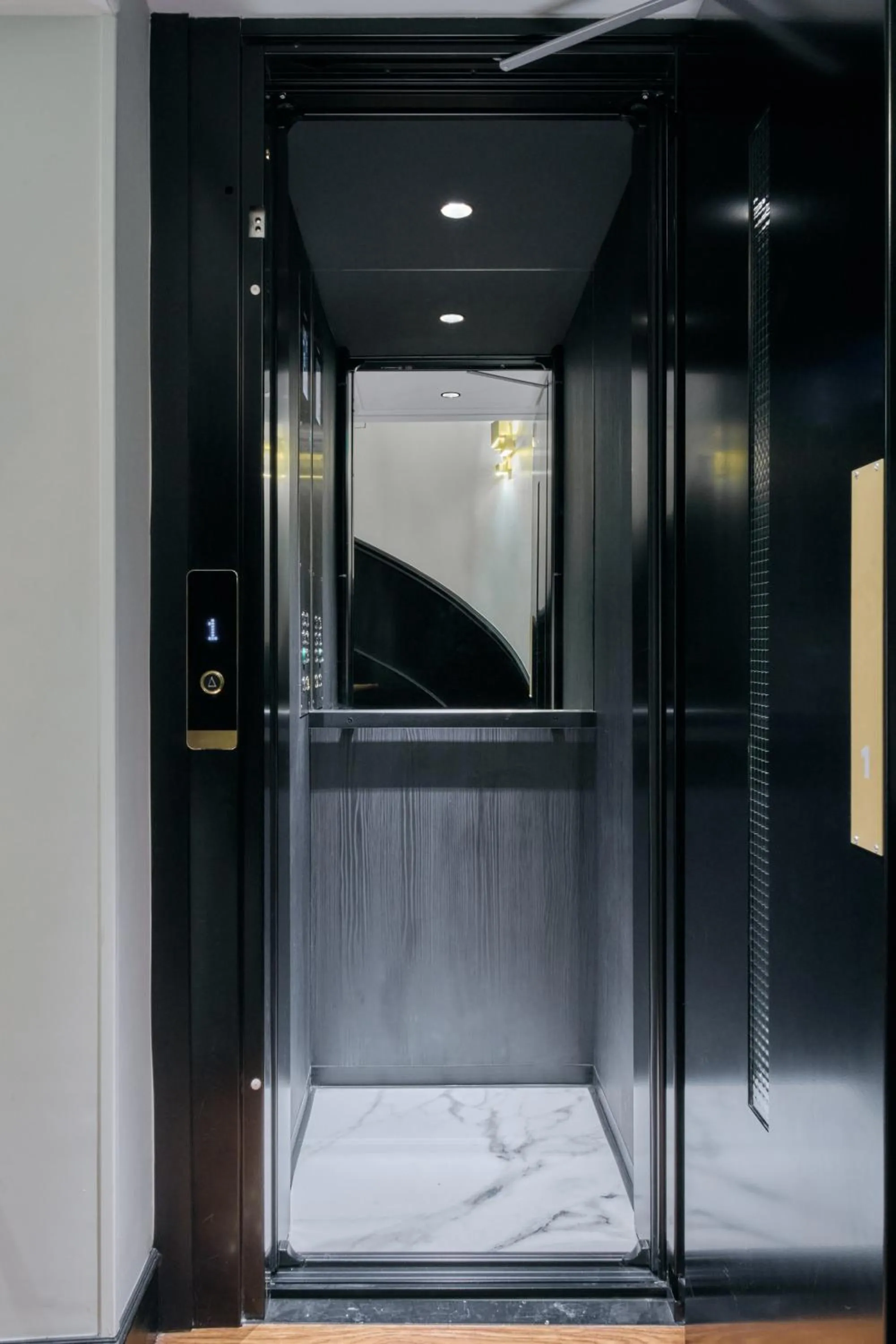 elevator in Nestay Les Halles
