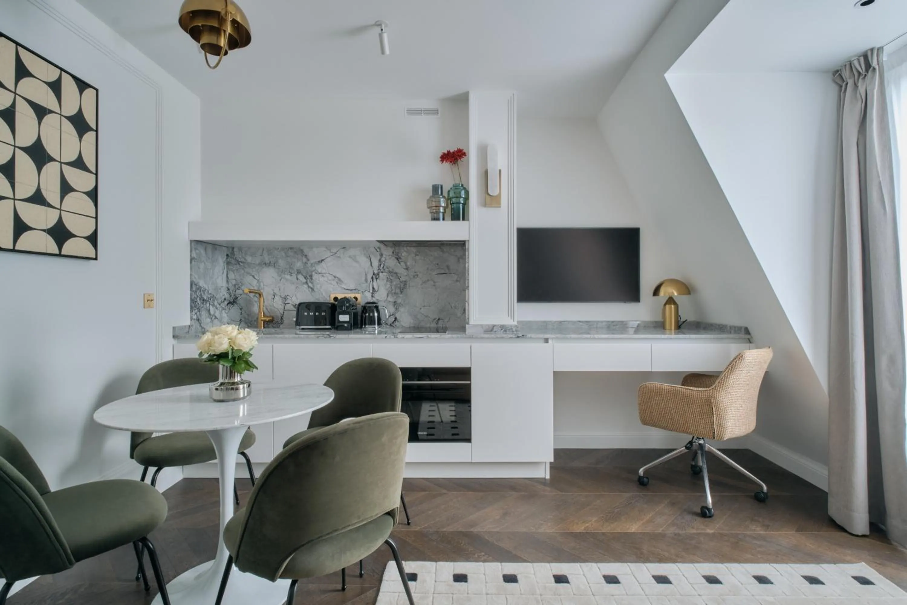 TV and multimedia in Nestay Les Halles