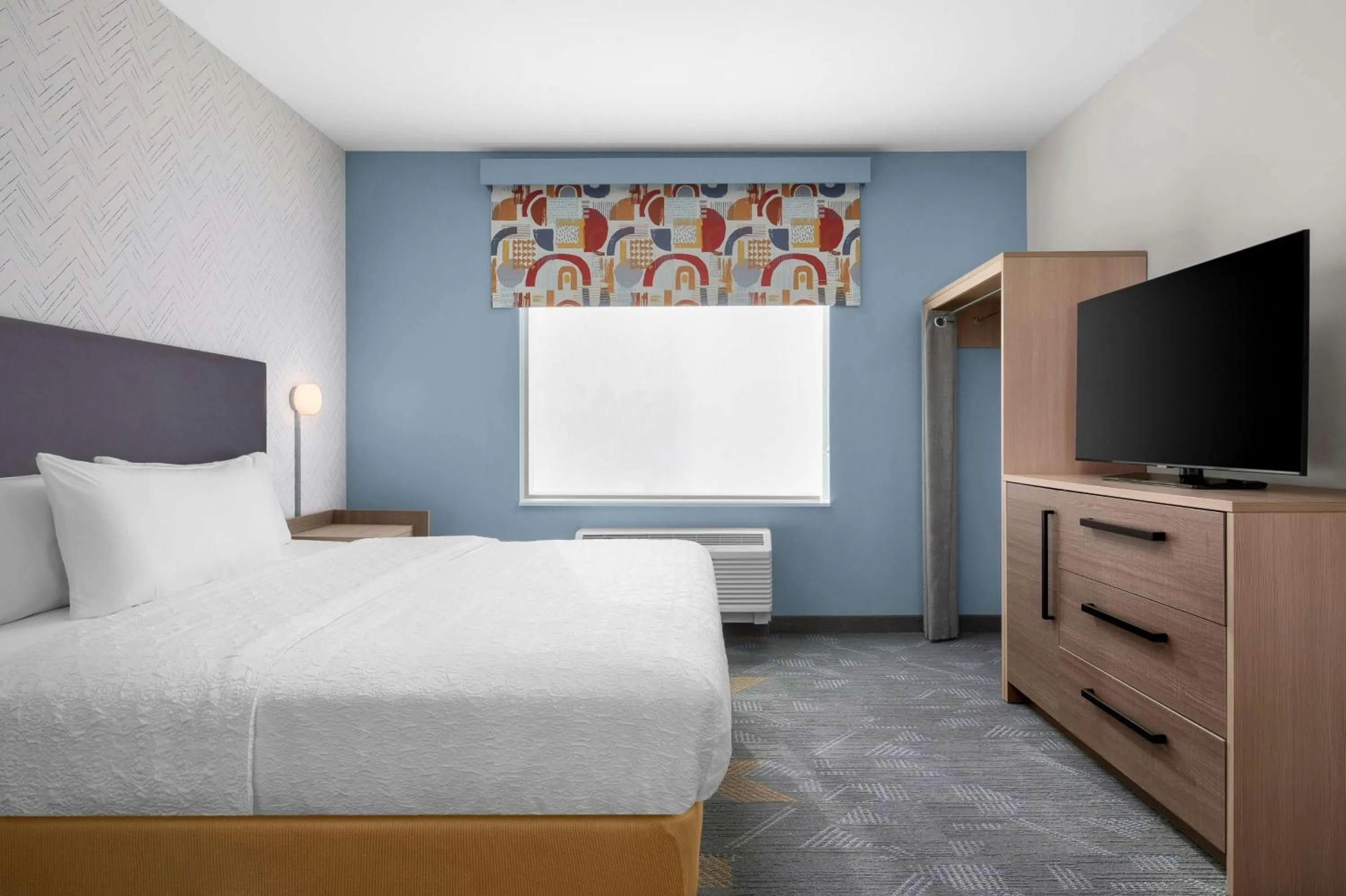 Bed in Home2 Suites By Hilton Eureka