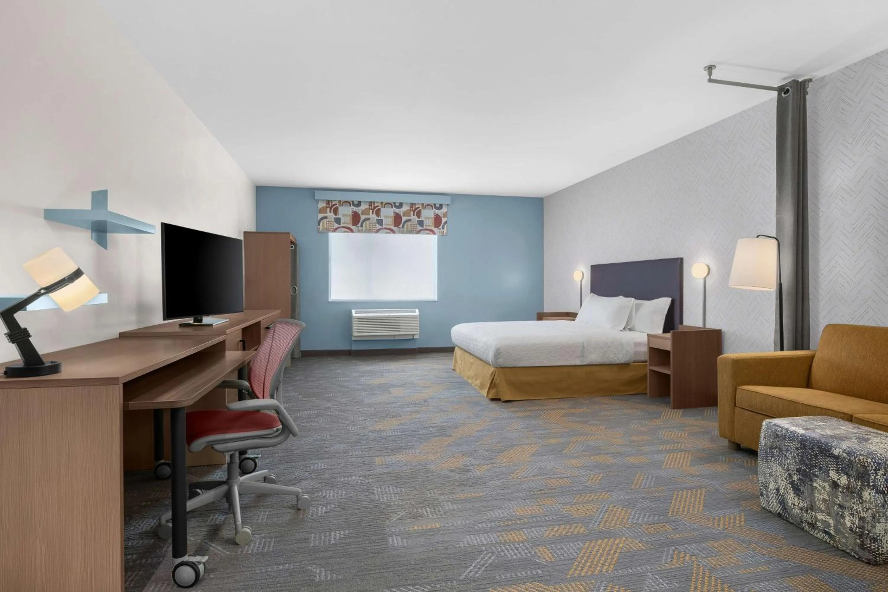 Bedroom, Bed in Home2 Suites By Hilton Eureka