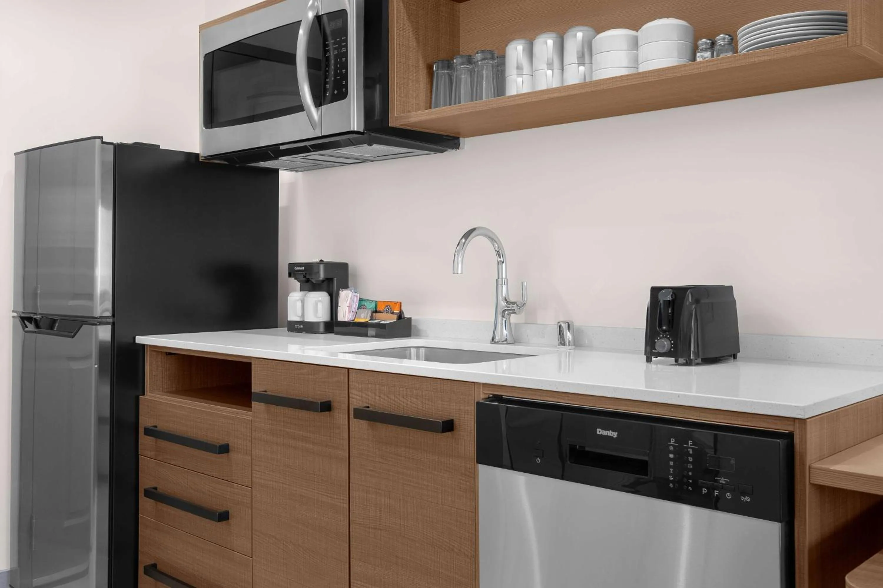 Kitchen or kitchenette in Home2 Suites By Hilton Eureka