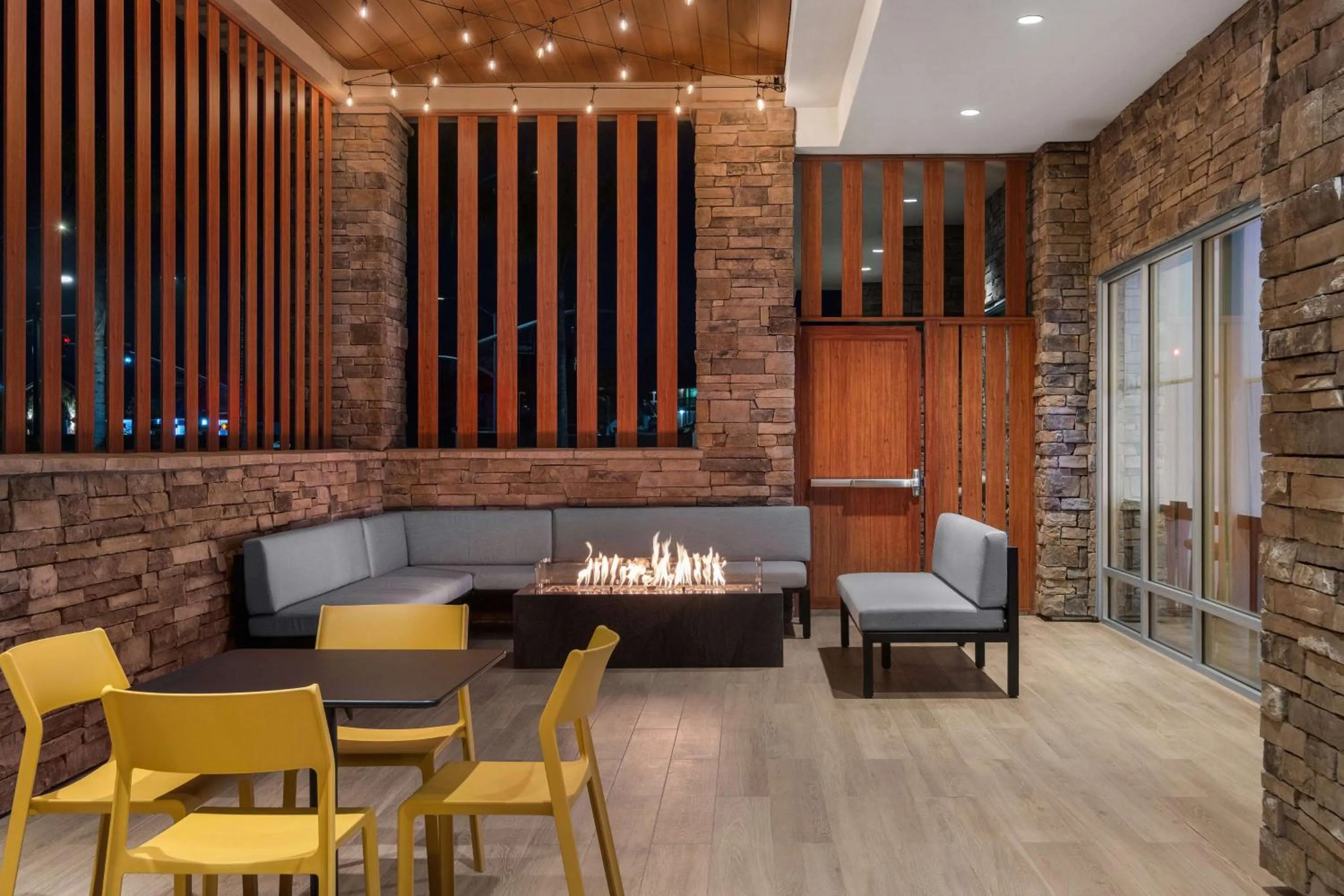 Patio in Home2 Suites By Hilton Eureka