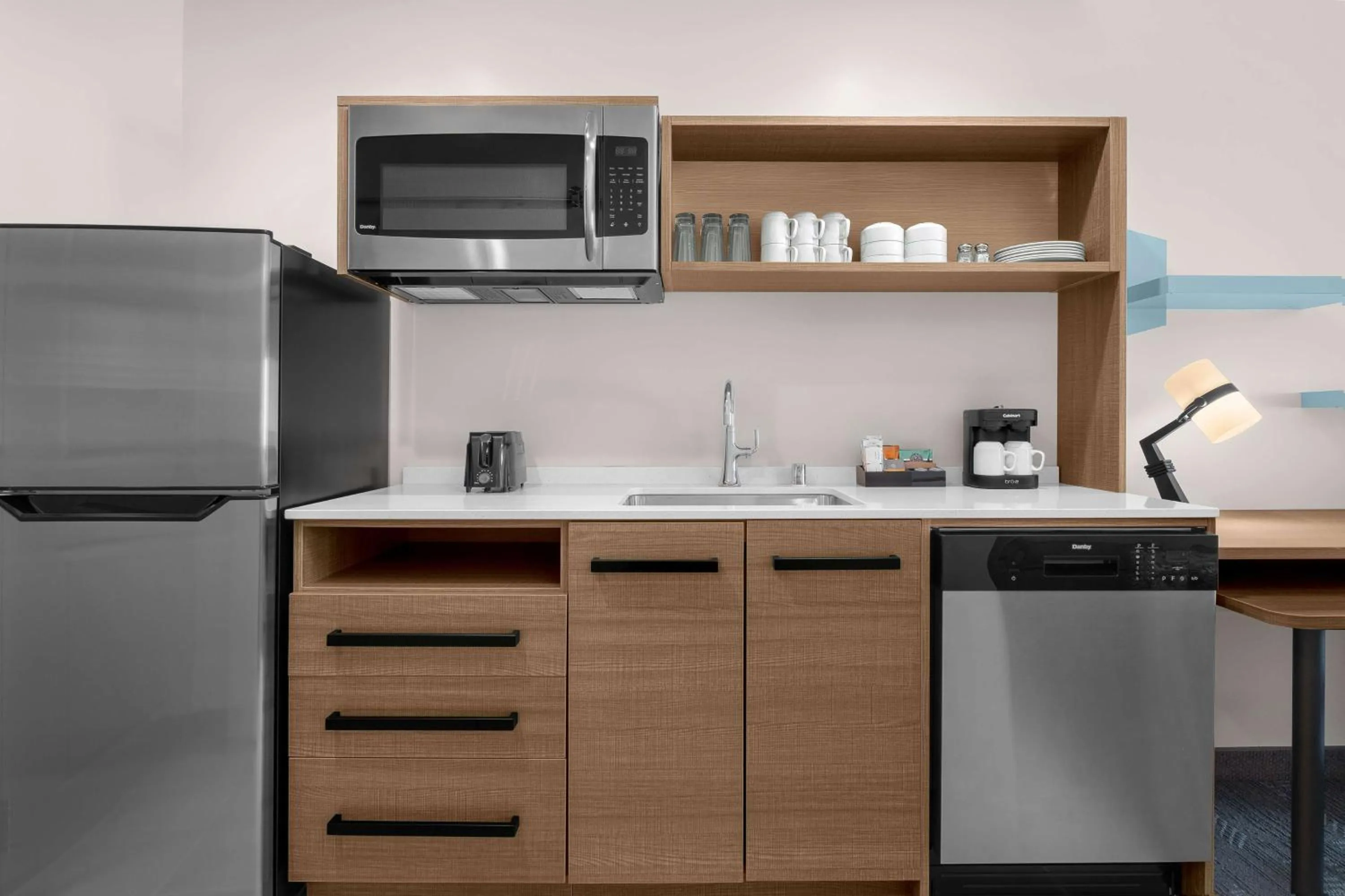 Kitchen or kitchenette in Home2 Suites By Hilton Eureka