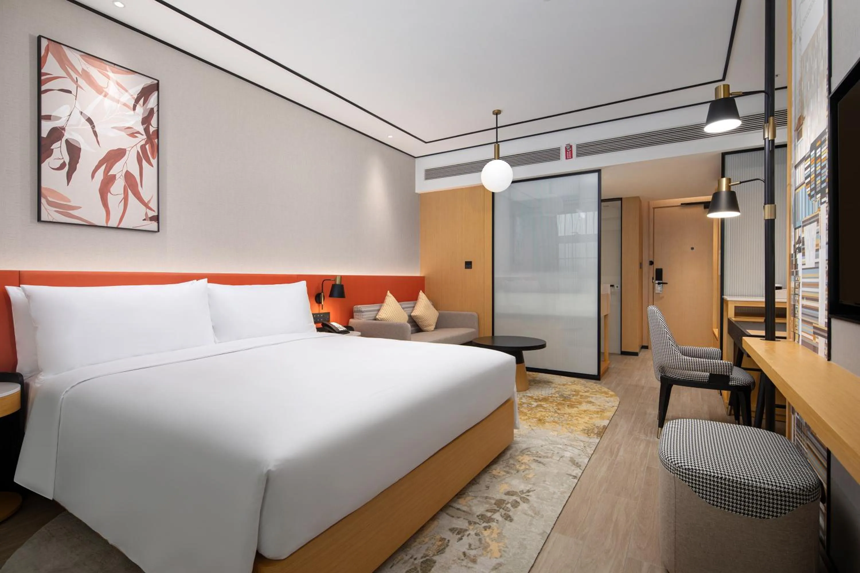 Seating area, Bed in Hilton Garden Inn Beijing Huaxiang Tiantan Hospital