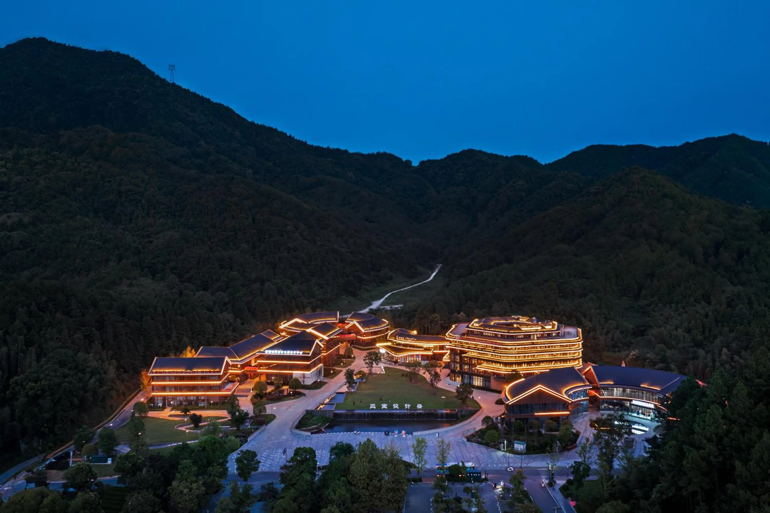 Night in Hilton Garden Inn Jingdezhen Taoyuan Valley