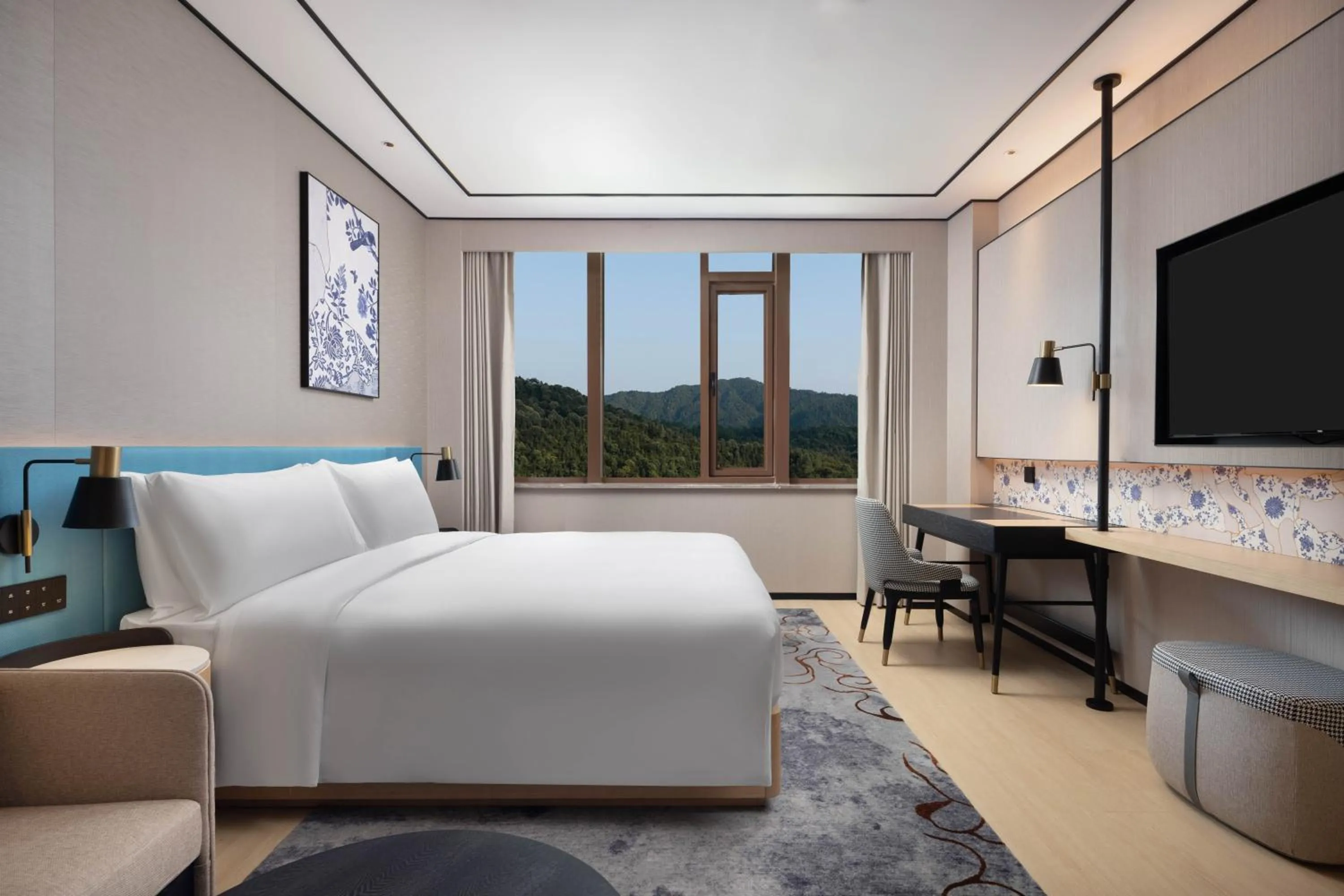 Photo of the whole room, Bed in Hilton Garden Inn Jingdezhen Taoyuan Valley