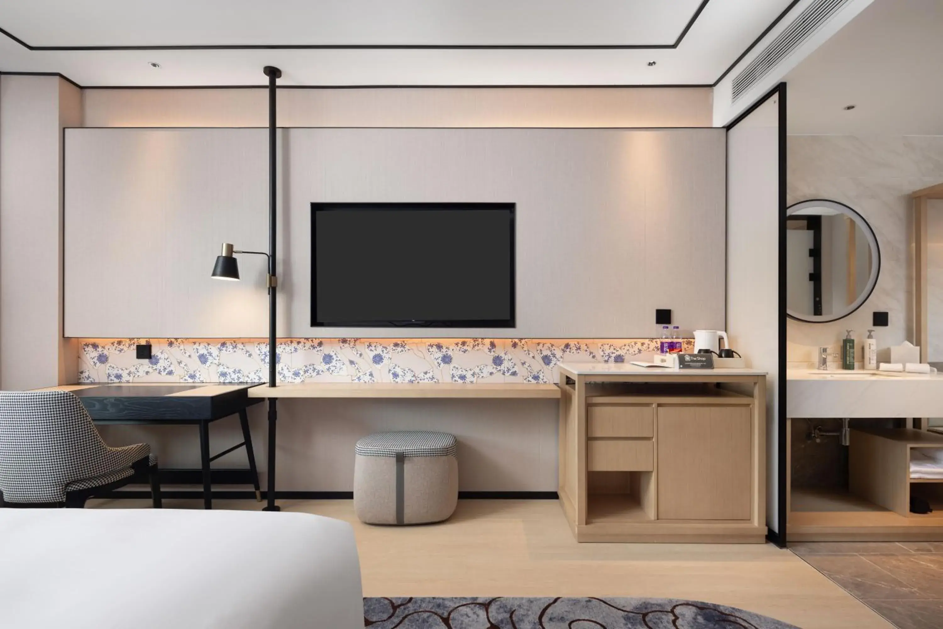 King Room with Mountain View in Hilton Garden Inn Jingdezhen Taoyuan Valley King Room with Mountain View in Hilton Garden Inn Jingdezhen Taoyuan Valley