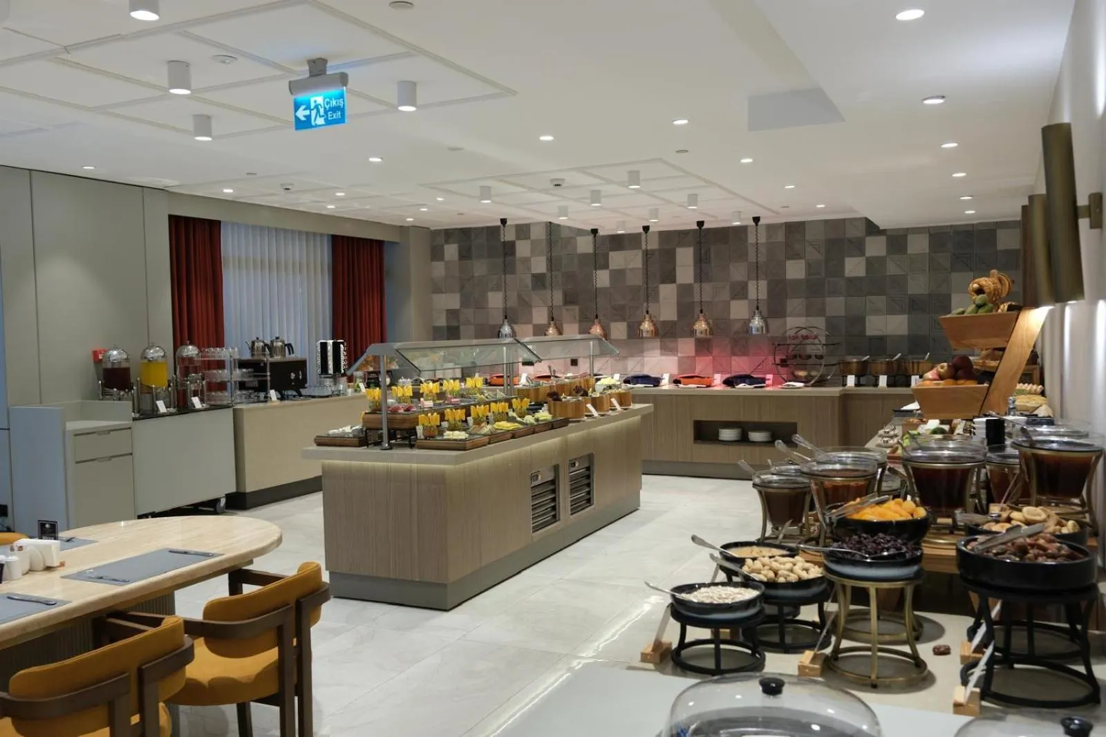 Restaurant/places to eat in Doubletree By Hilton Suites Trabzon Yomra