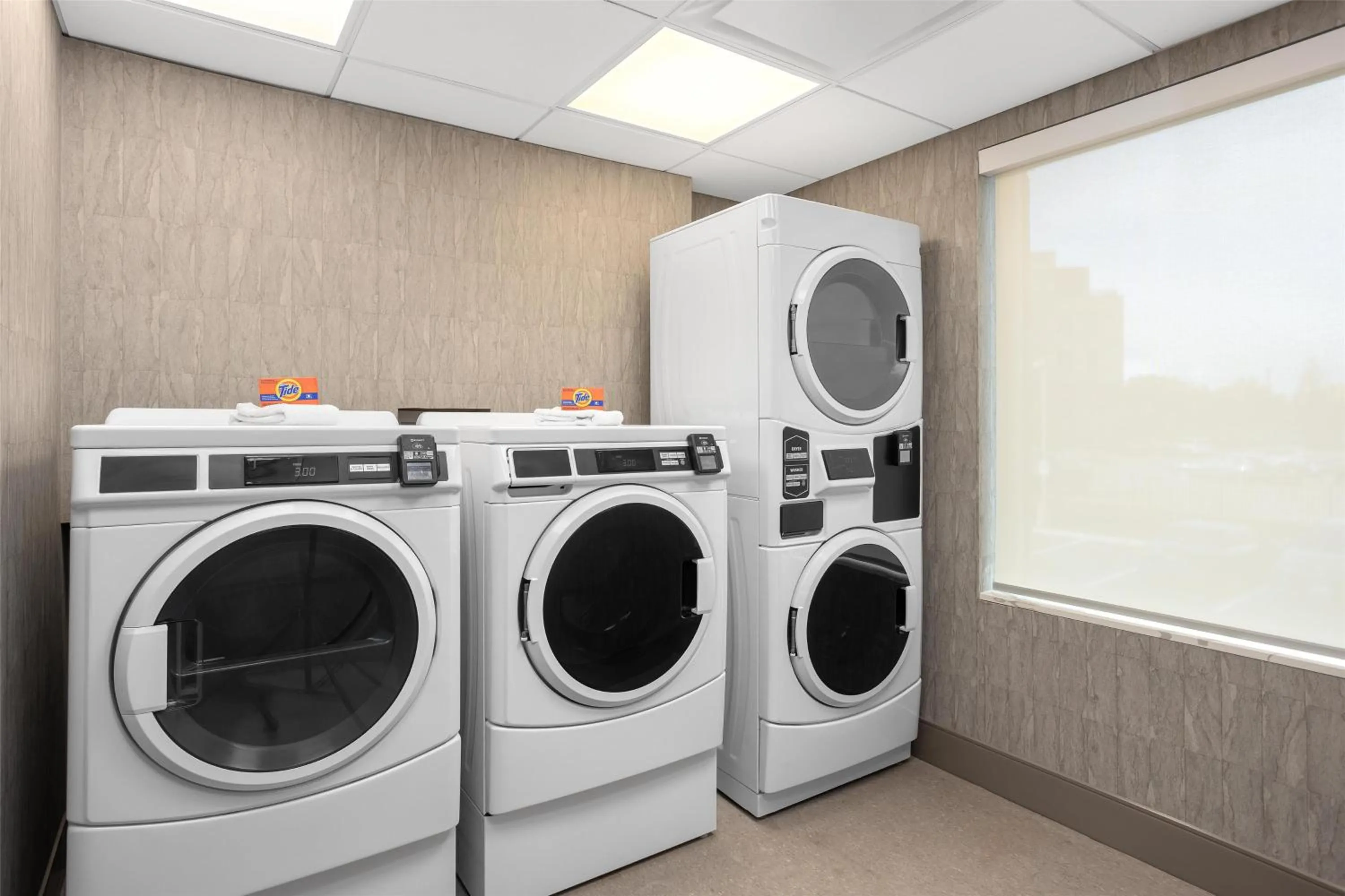 laundry in Home2 Suites By Hilton Kitchener