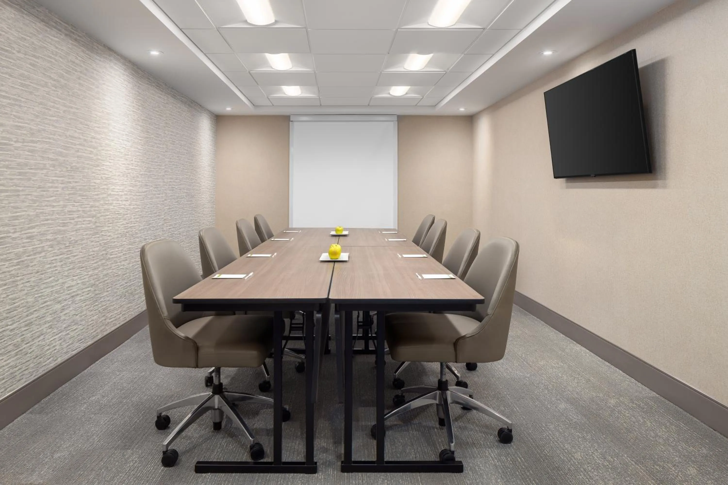 Meeting/conference room in Home2 Suites By Hilton Kitchener